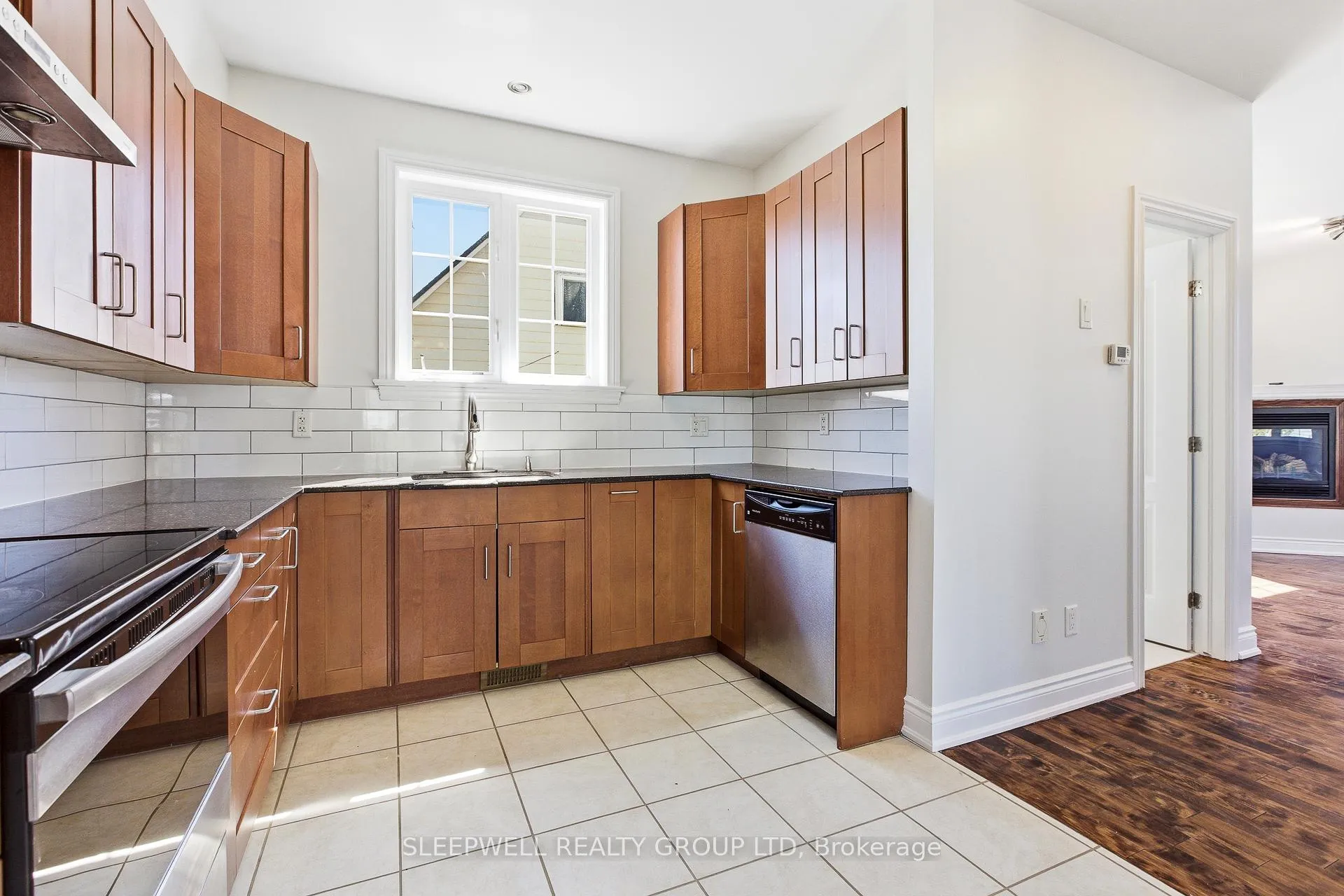 Photo 13 of 54 Christie Street, Ottawa, West Centre Town — HOMEH