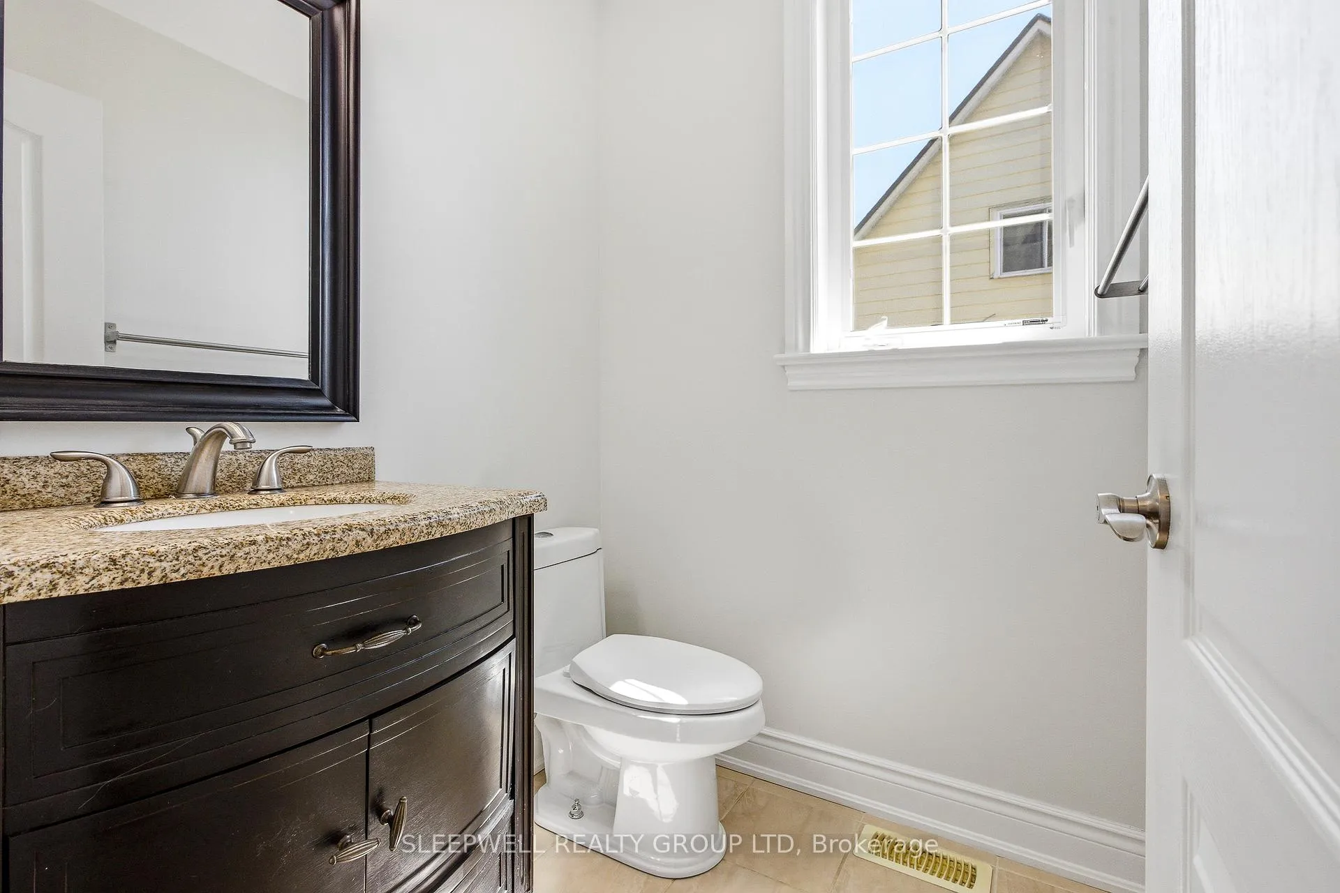 Photo 17 of 54 Christie Street, Ottawa, West Centre Town — HOMEH