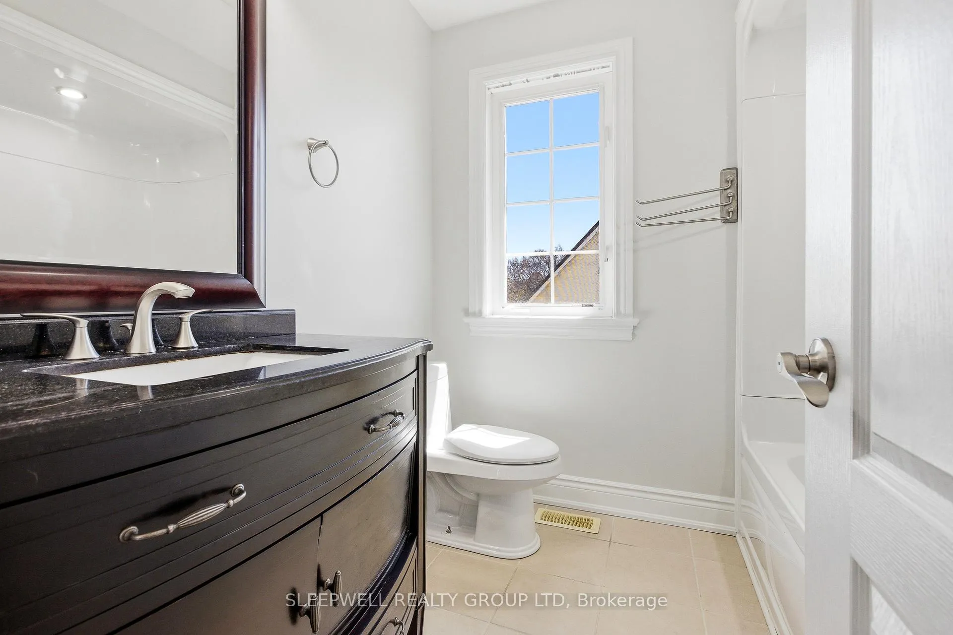Photo 33 of 54 Christie Street, Ottawa, West Centre Town — HOMEH