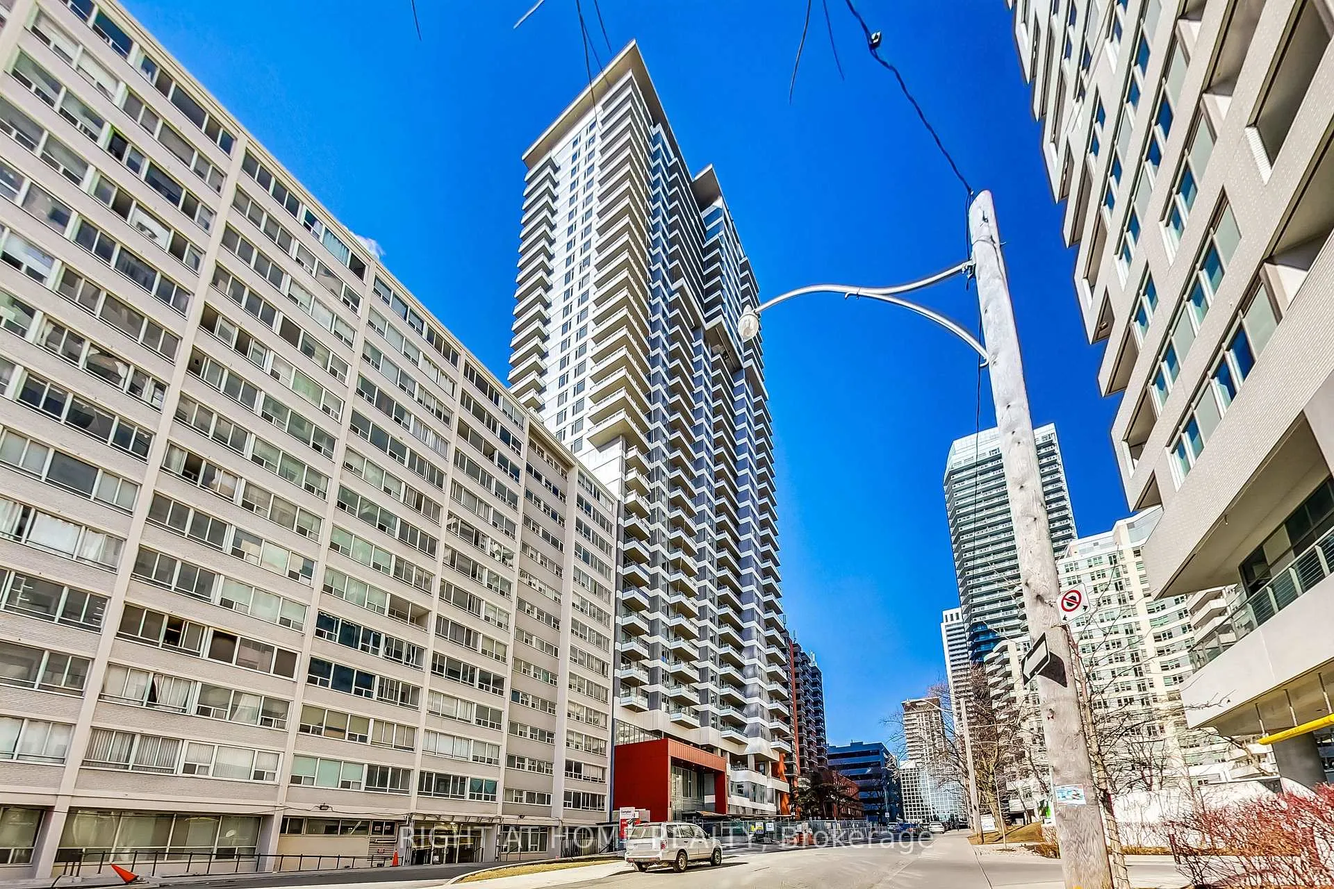 Photo 2 of Unit 2113, 50 Dunfield Avenue, Toronto, Mount Pleasant West — HOMEH