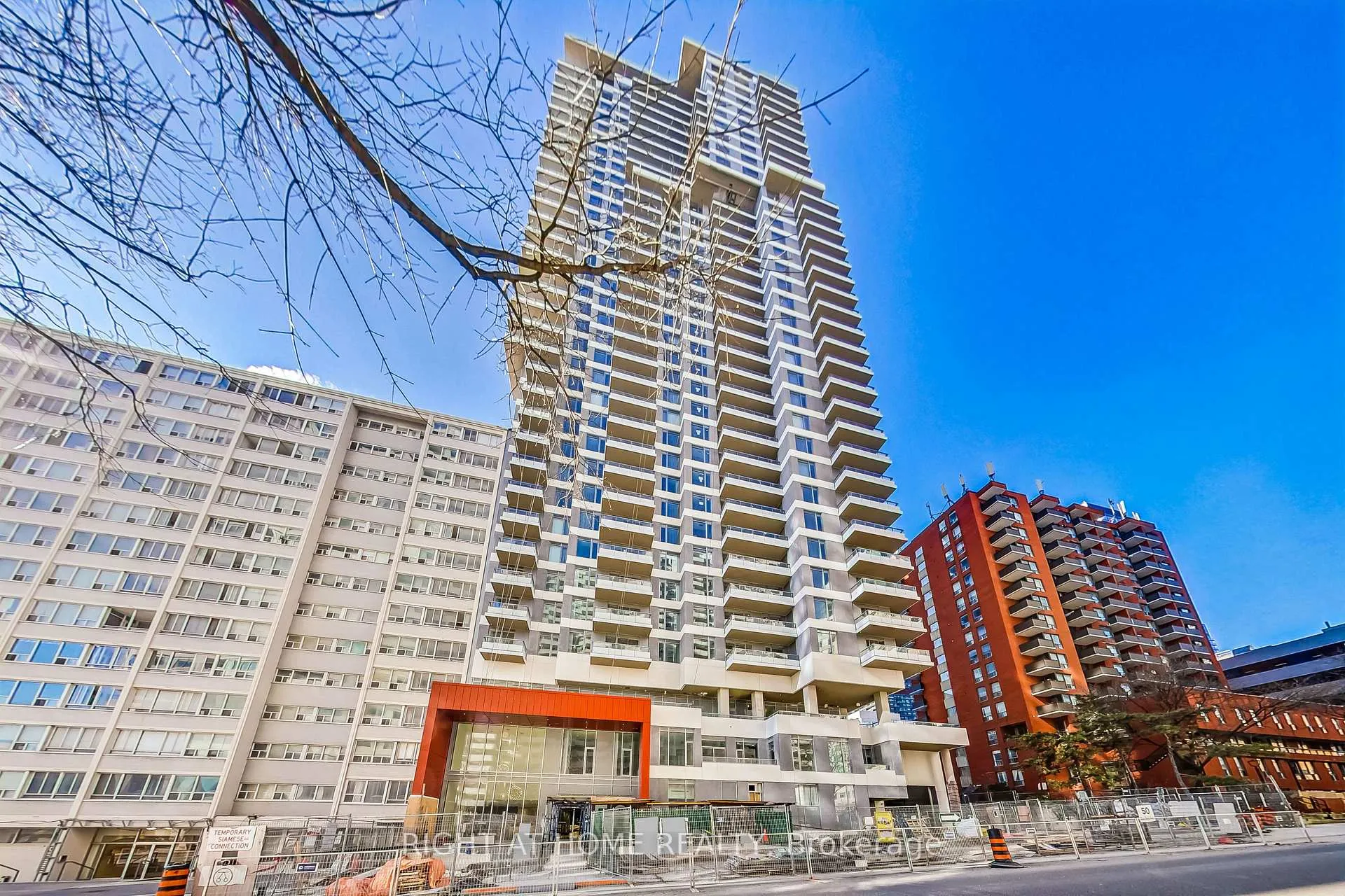 Photo 4 of Unit 2113, 50 Dunfield Avenue, Toronto, Mount Pleasant West — HOMEH