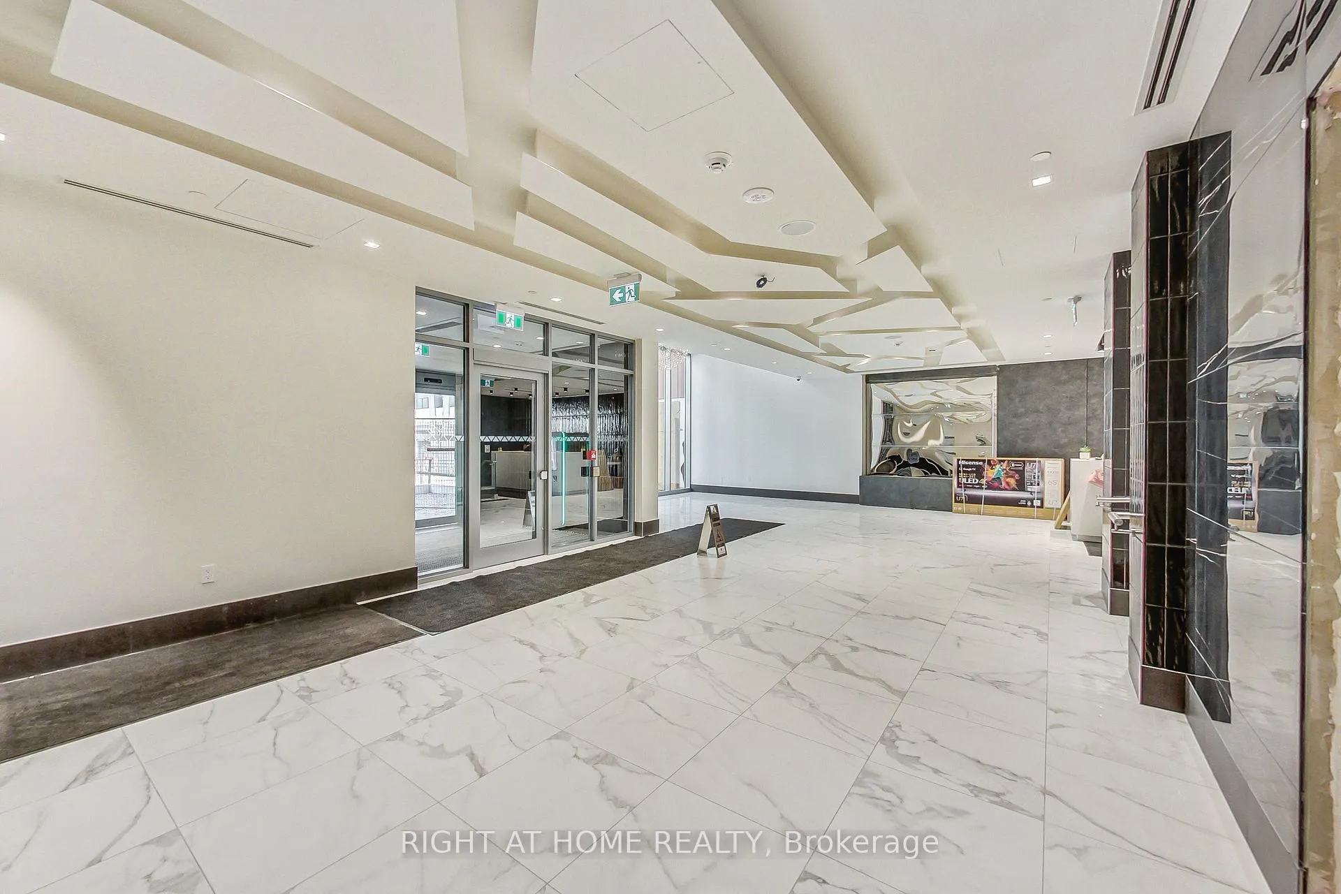 Photo 5 of Unit 2113, 50 Dunfield Avenue, Toronto, Mount Pleasant West — HOMEH