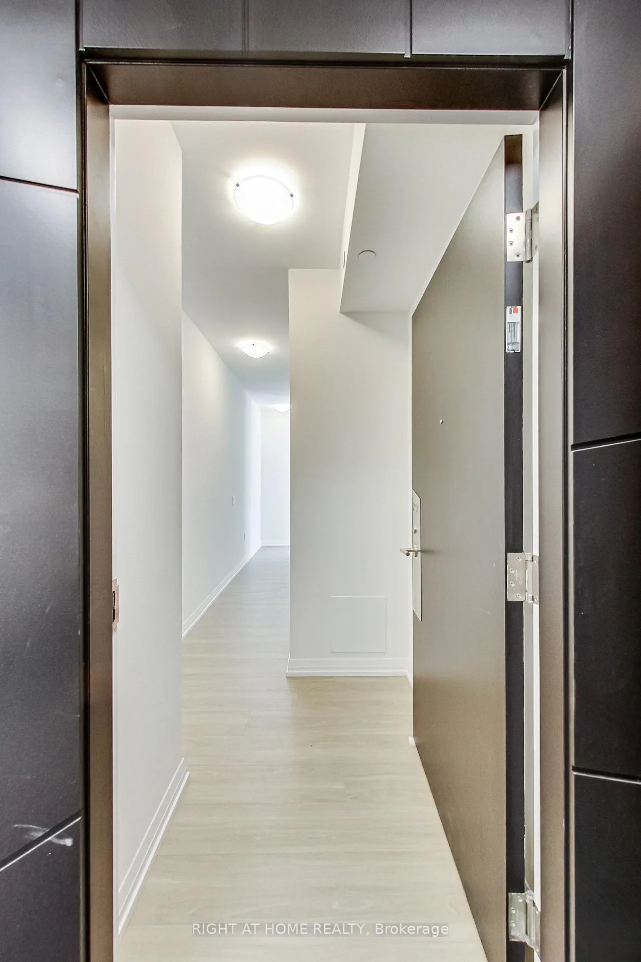 Photo 7 of Unit 2113, 50 Dunfield Avenue, Toronto, Mount Pleasant West — HOMEH