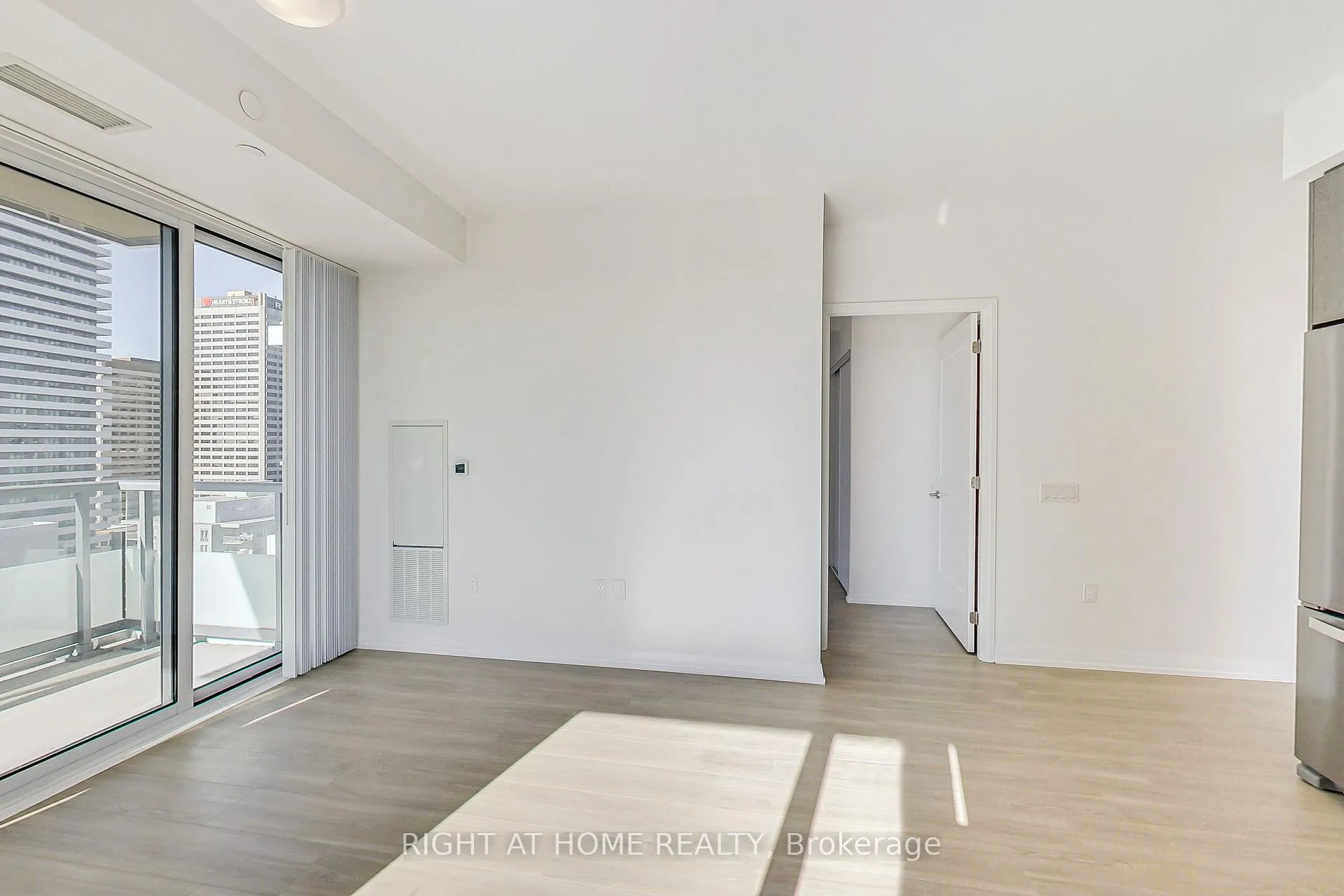 Photo 10 of Unit 2113, 50 Dunfield Avenue, Toronto, Mount Pleasant West — HOMEH