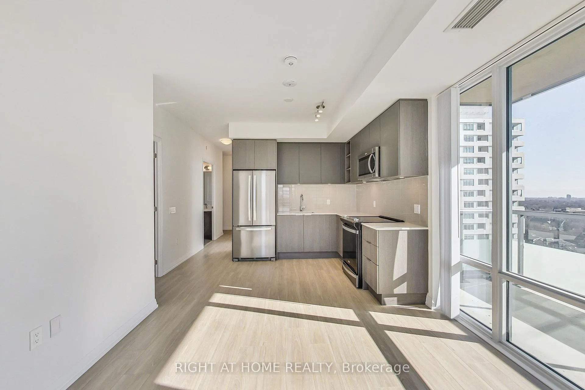 Photo 11 of Unit 2113, 50 Dunfield Avenue, Toronto, Mount Pleasant West — HOMEH