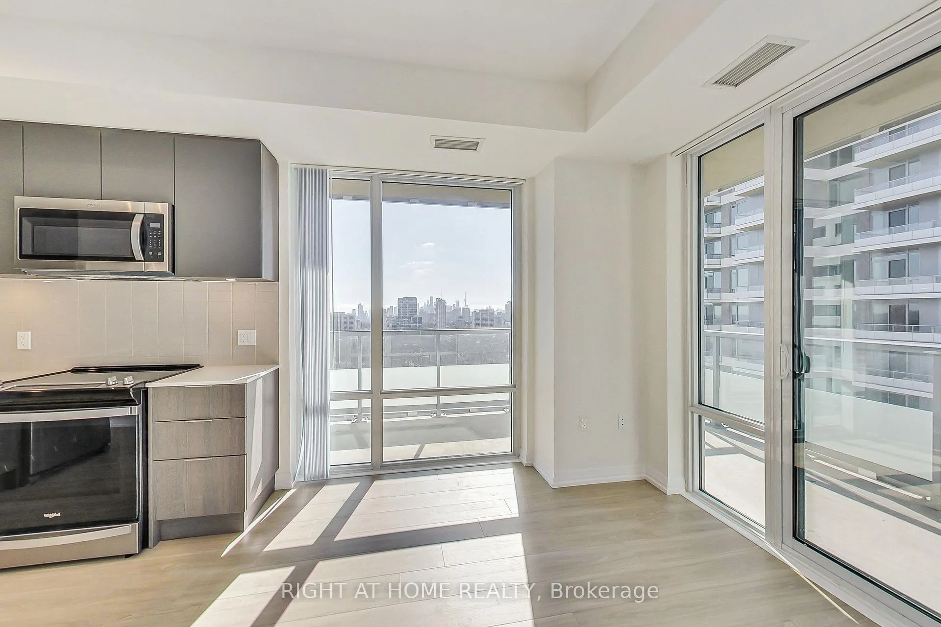 Photo 12 of Unit 2113, 50 Dunfield Avenue, Toronto, Mount Pleasant West — HOMEH