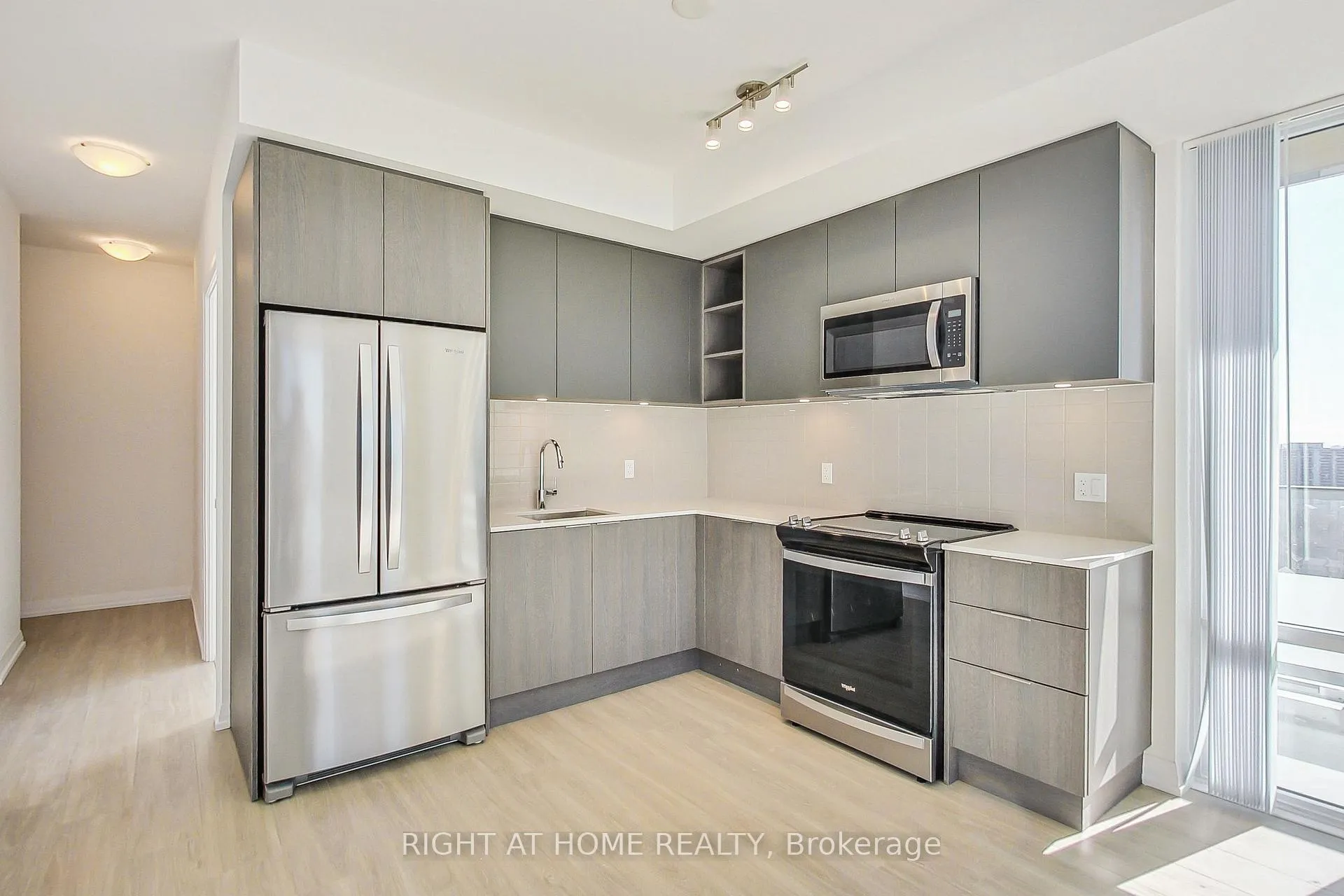 Photo 13 of Unit 2113, 50 Dunfield Avenue, Toronto, Mount Pleasant West — HOMEH
