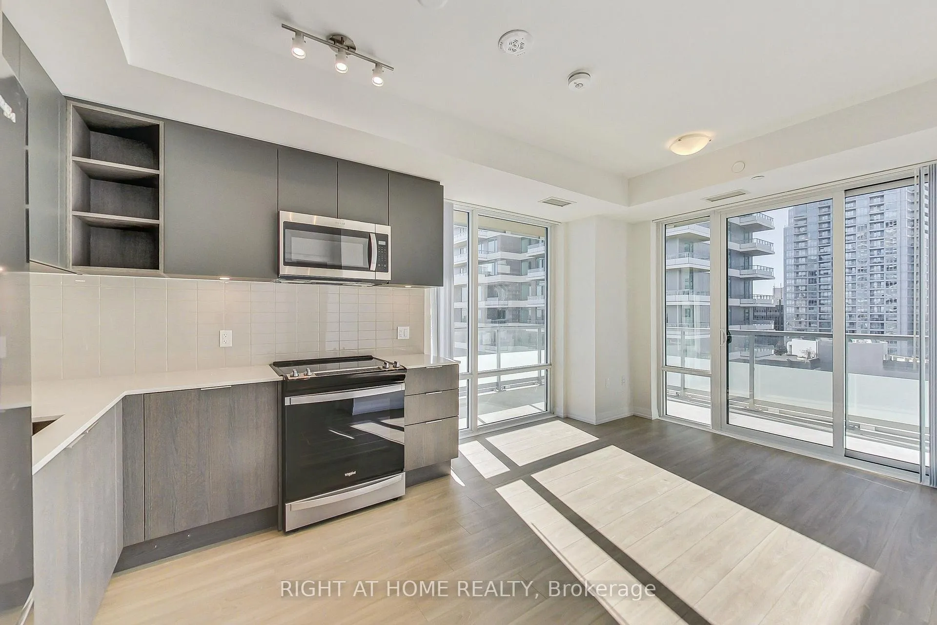 Photo 14 of Unit 2113, 50 Dunfield Avenue, Toronto, Mount Pleasant West — HOMEH