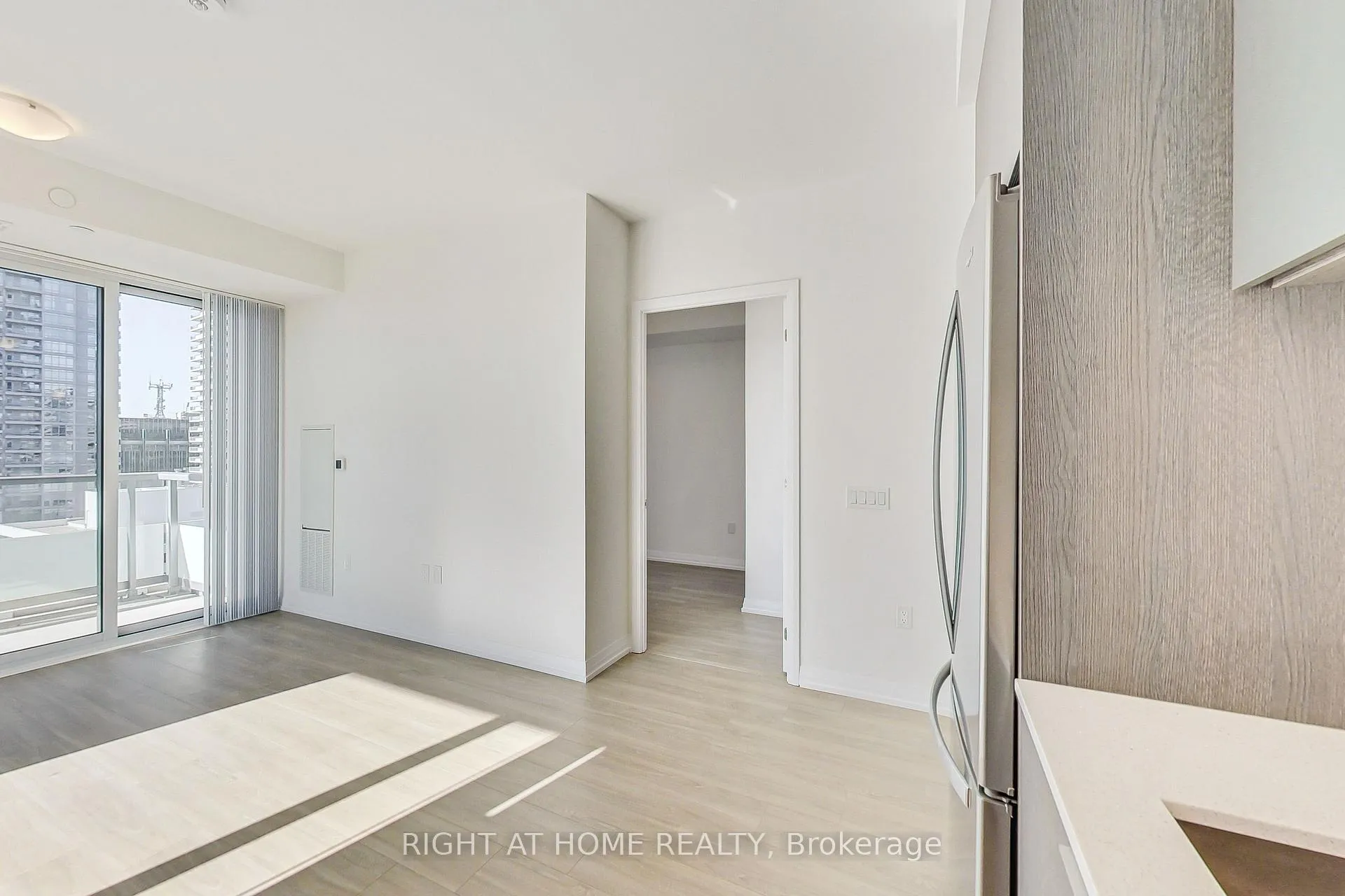 Photo 15 of Unit 2113, 50 Dunfield Avenue, Toronto, Mount Pleasant West — HOMEH