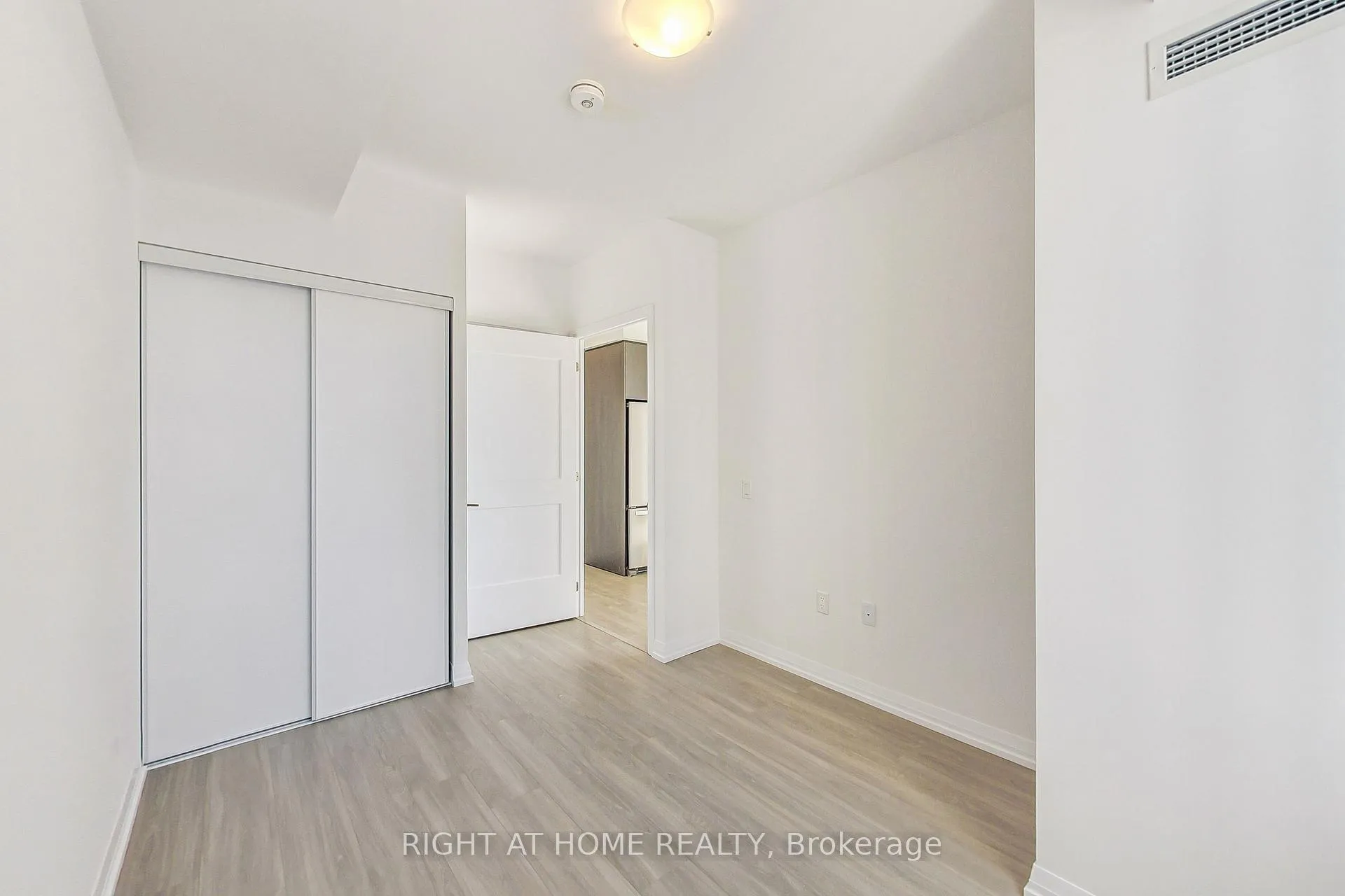 Photo 18 of Unit 2113, 50 Dunfield Avenue, Toronto, Mount Pleasant West — HOMEH