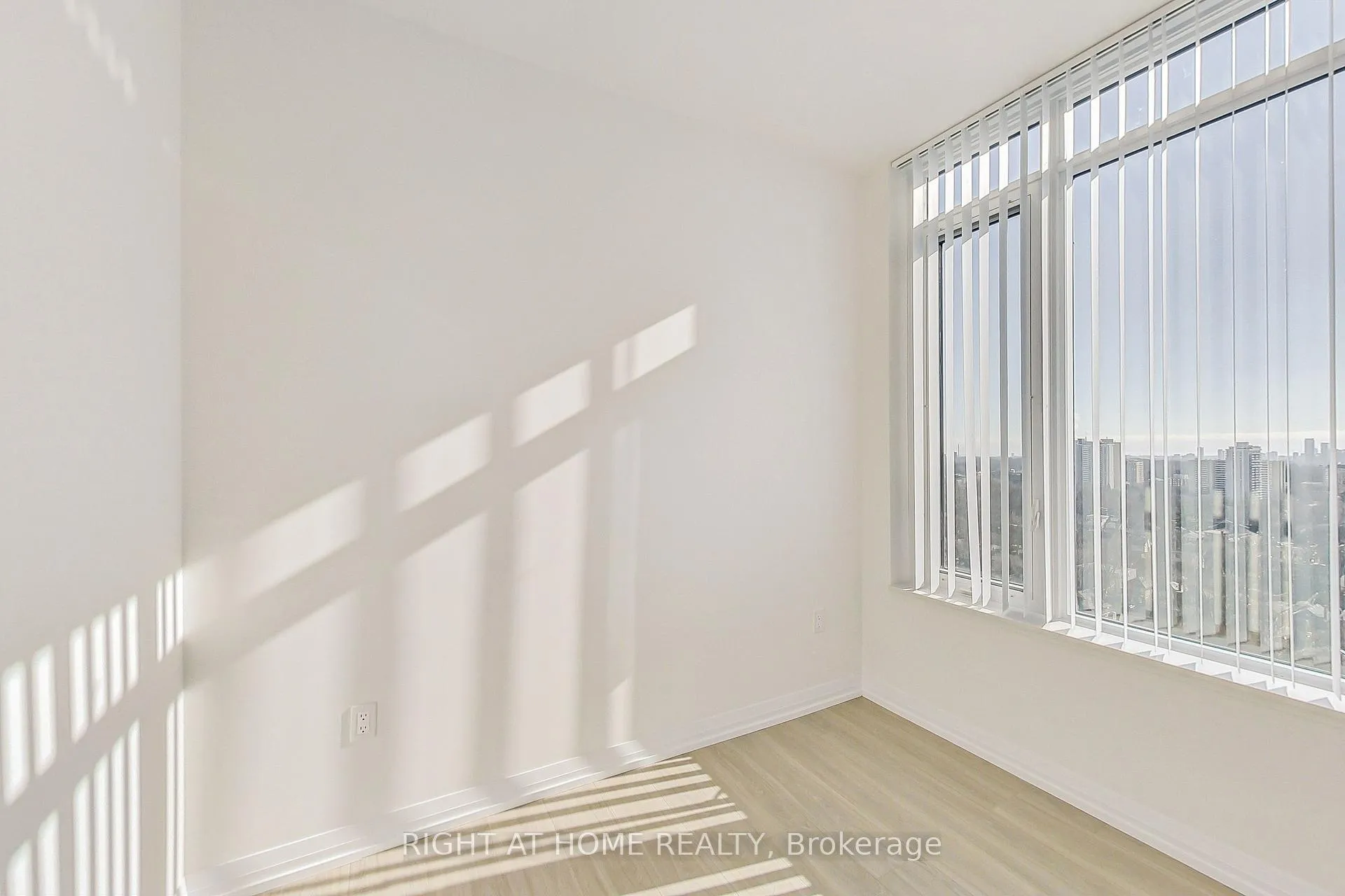 Photo 22 of Unit 2113, 50 Dunfield Avenue, Toronto, Mount Pleasant West — HOMEH