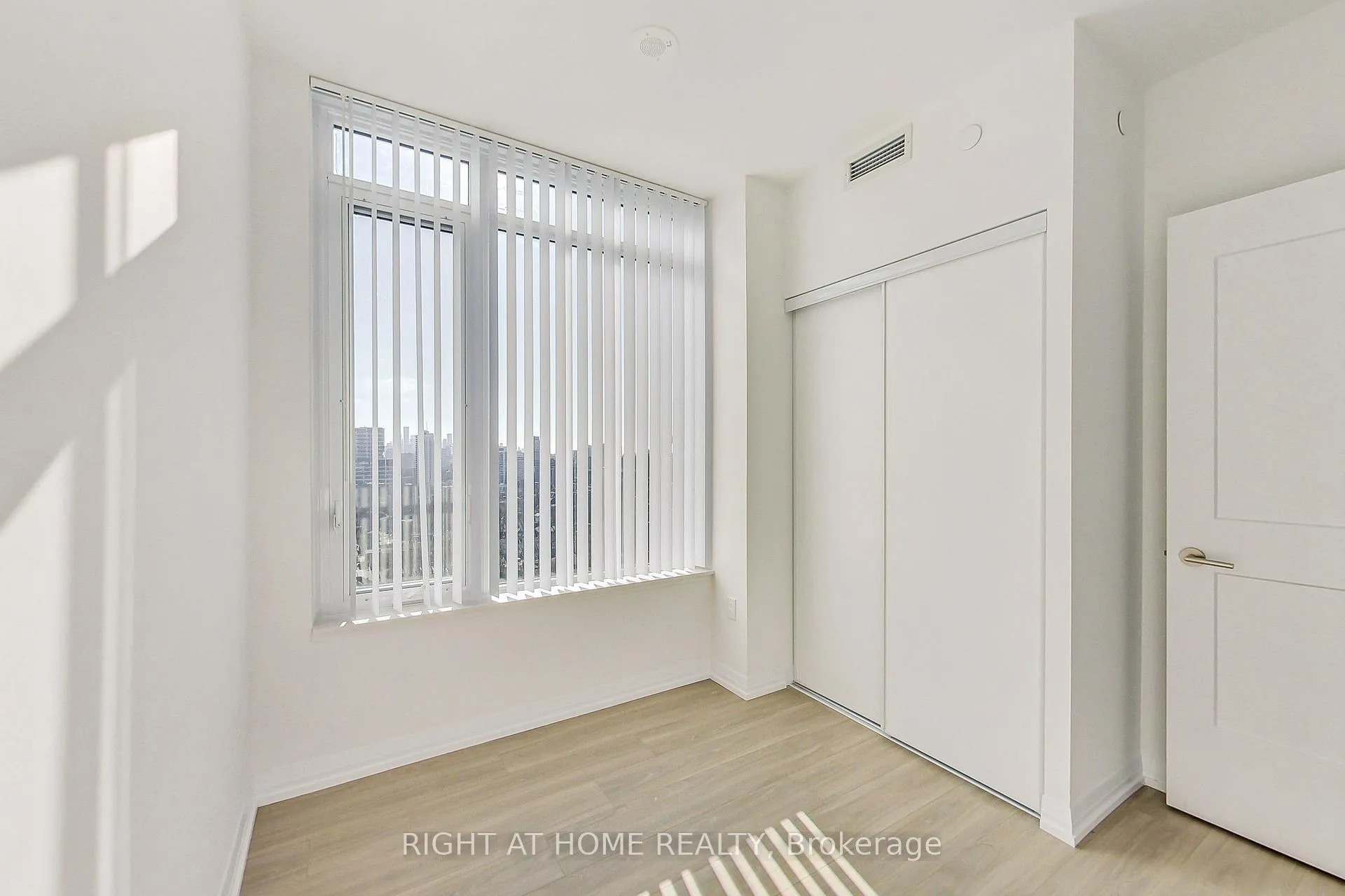 Photo 23 of Unit 2113, 50 Dunfield Avenue, Toronto, Mount Pleasant West — HOMEH