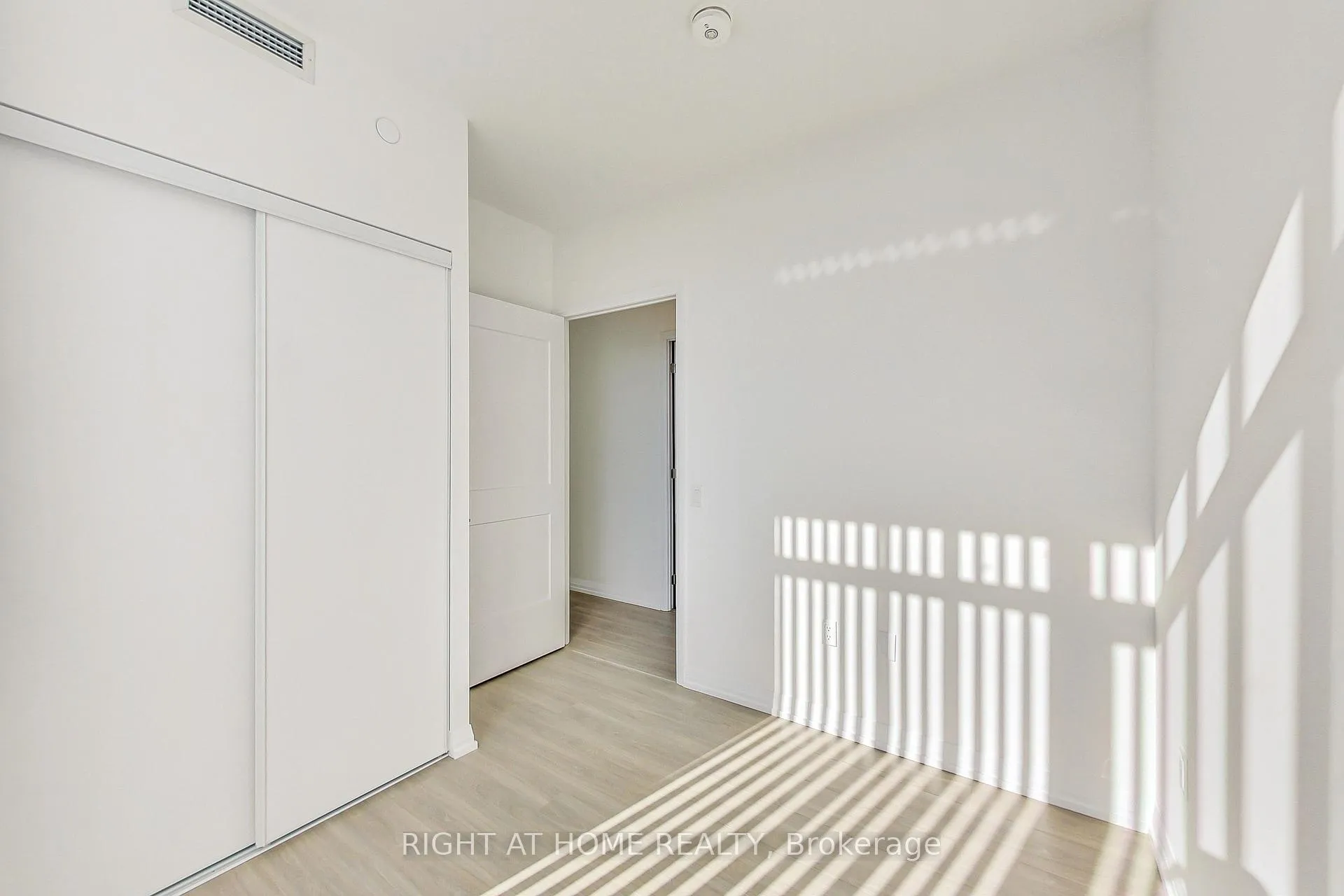 Photo 24 of Unit 2113, 50 Dunfield Avenue, Toronto, Mount Pleasant West — HOMEH