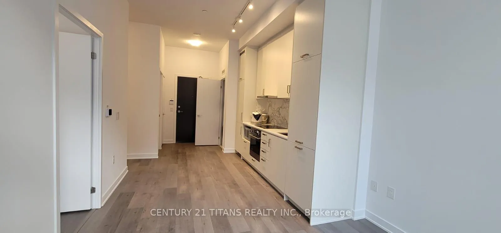 Photo 4 of Unit 103, 60 Honeycrisp Crescent, Vaughan, Vaughan Corporate Centre — HOMEH