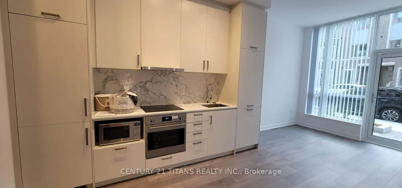 Photo 5 of Unit 103, 60 Honeycrisp Crescent, Vaughan, Vaughan Corporate Centre — HOMEH