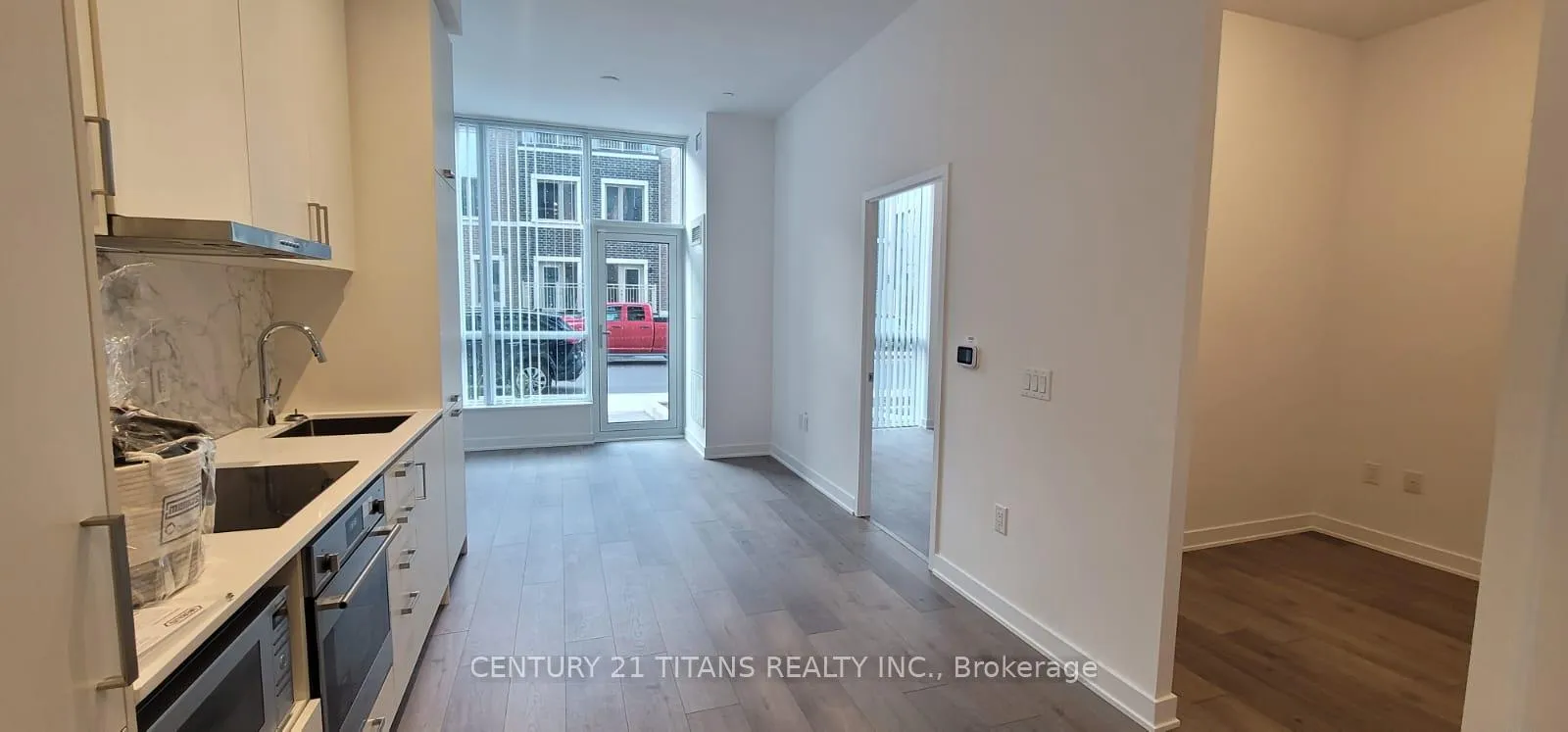 Photo 6 of Unit 103, 60 Honeycrisp Crescent, Vaughan, Vaughan Corporate Centre — HOMEH
