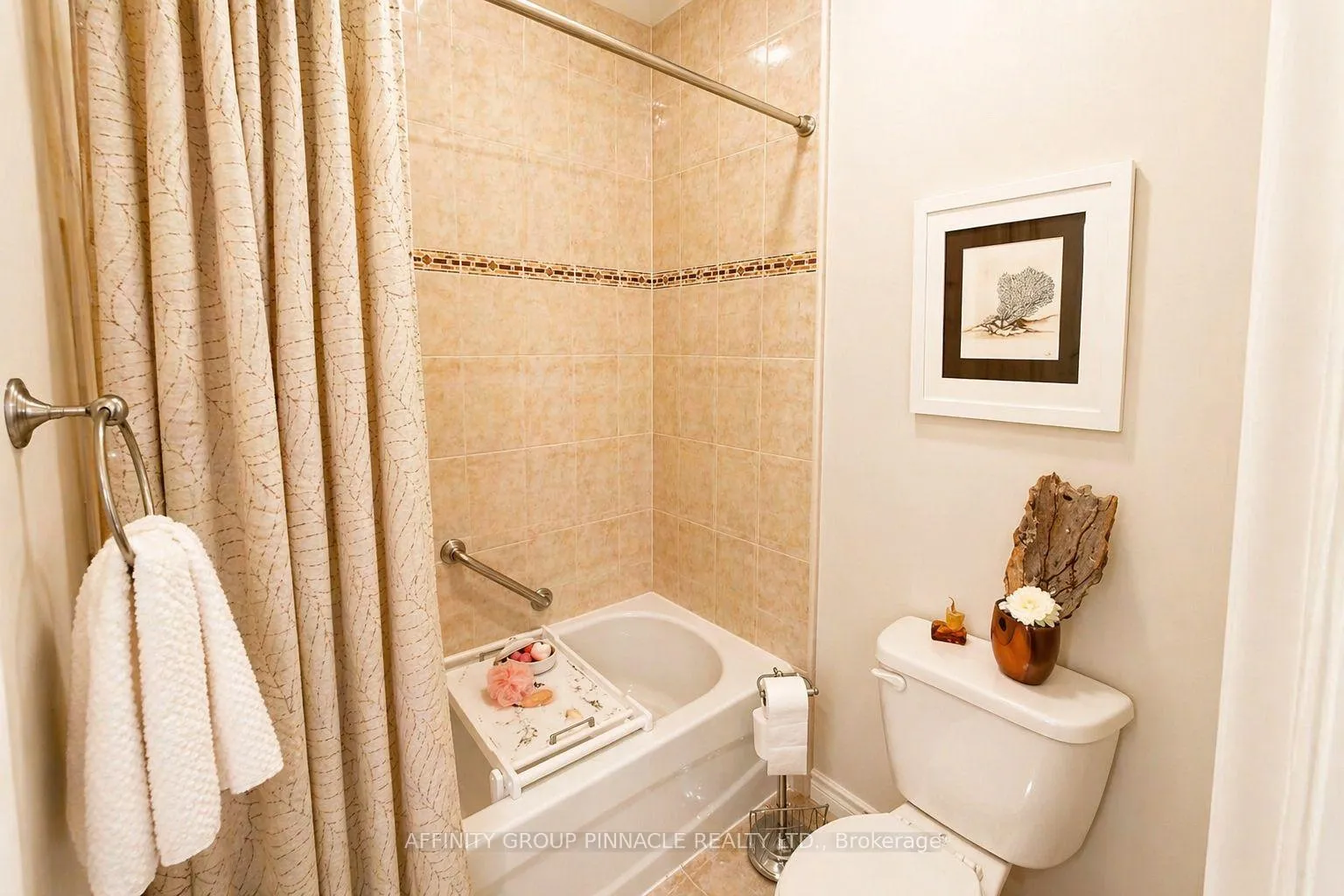 Photo 17 of 63 Ellis Crescent, Kawartha Lakes, Lindsay — HOMEH