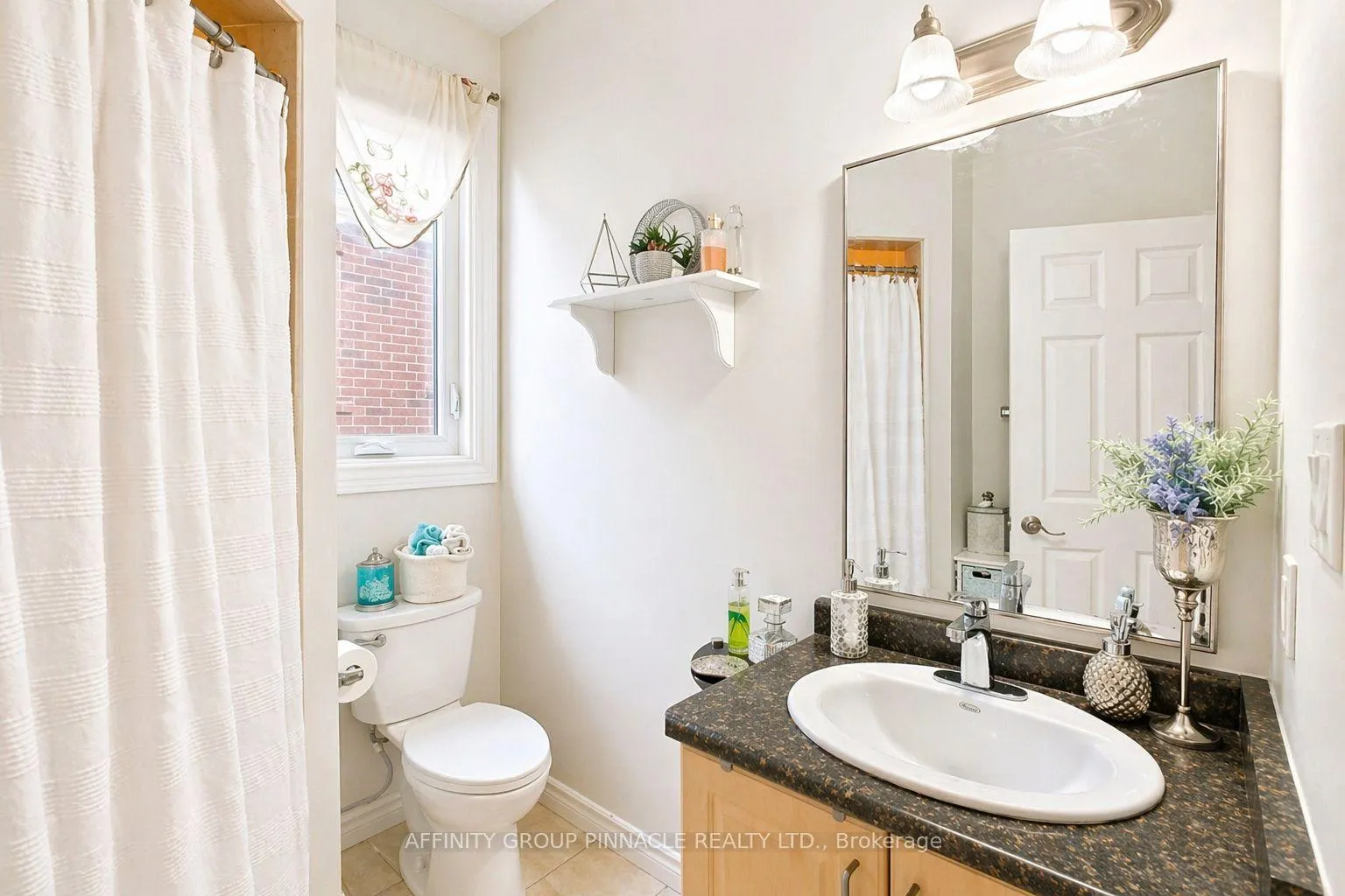Photo 21 of 63 Ellis Crescent, Kawartha Lakes, Lindsay — HOMEH