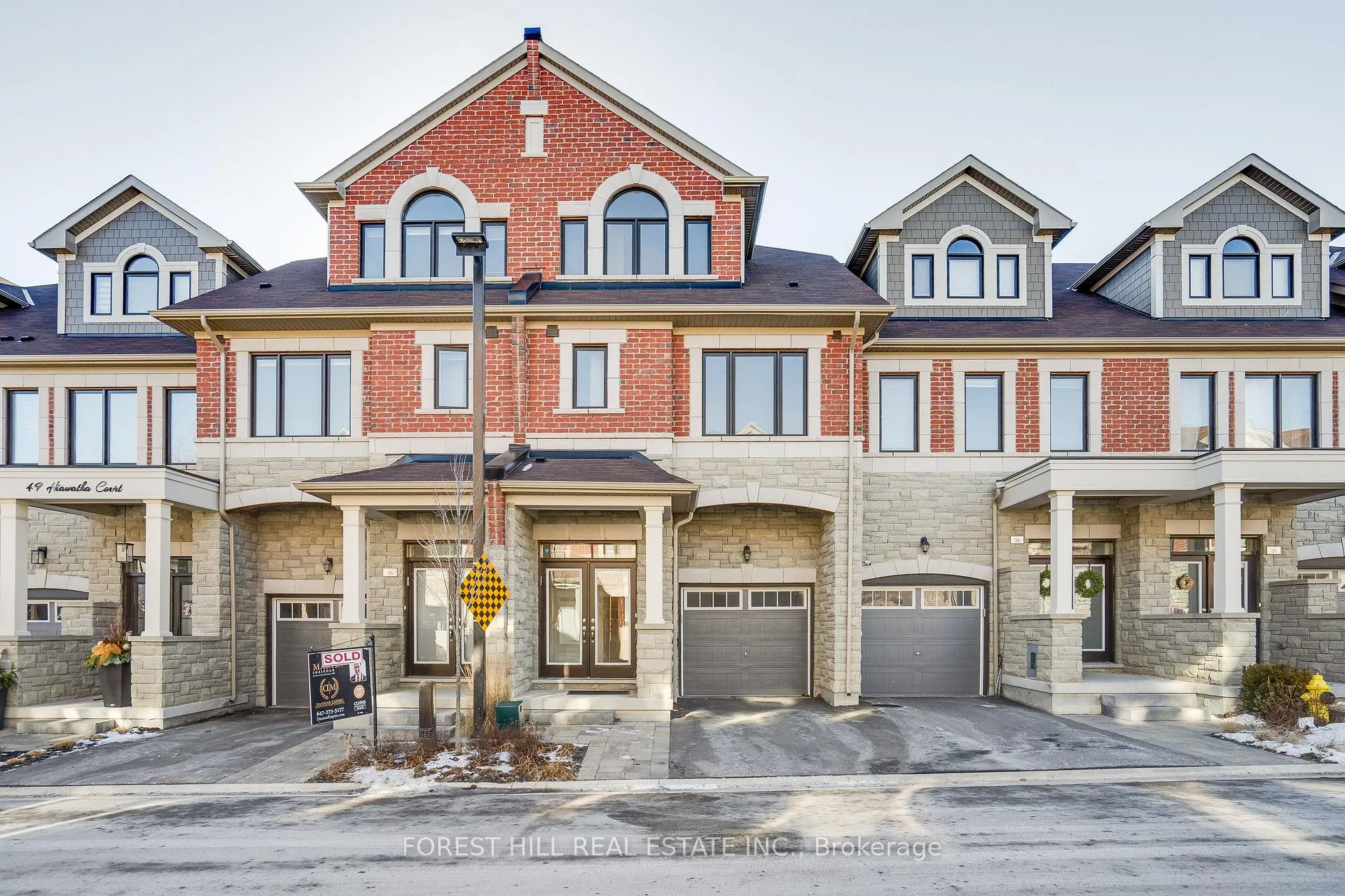 Front of 41 Hiawatha Court