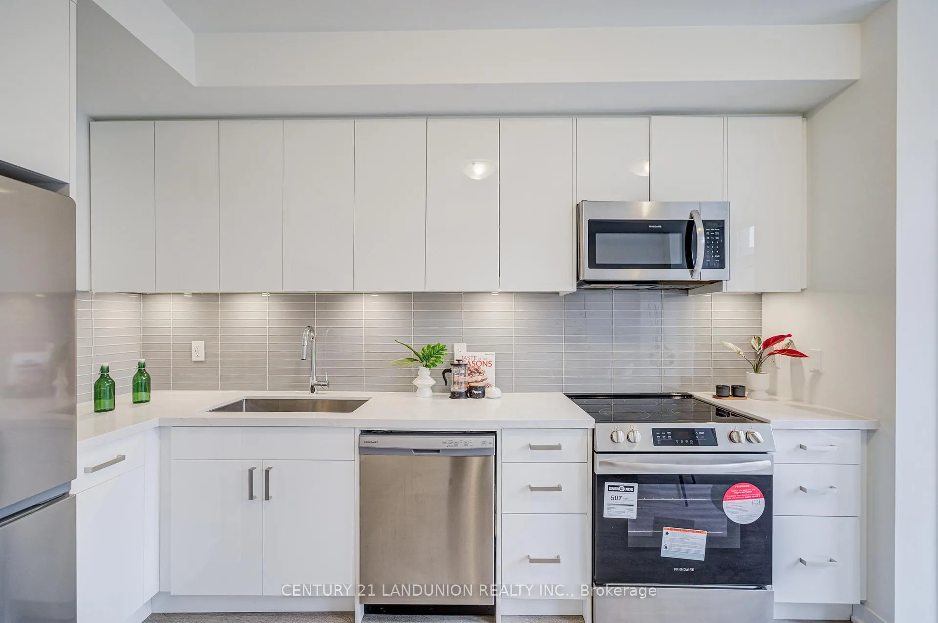 Photo 10 of 70 Turtle Island Road, Toronto, Englemount-Lawrence — HOMEH