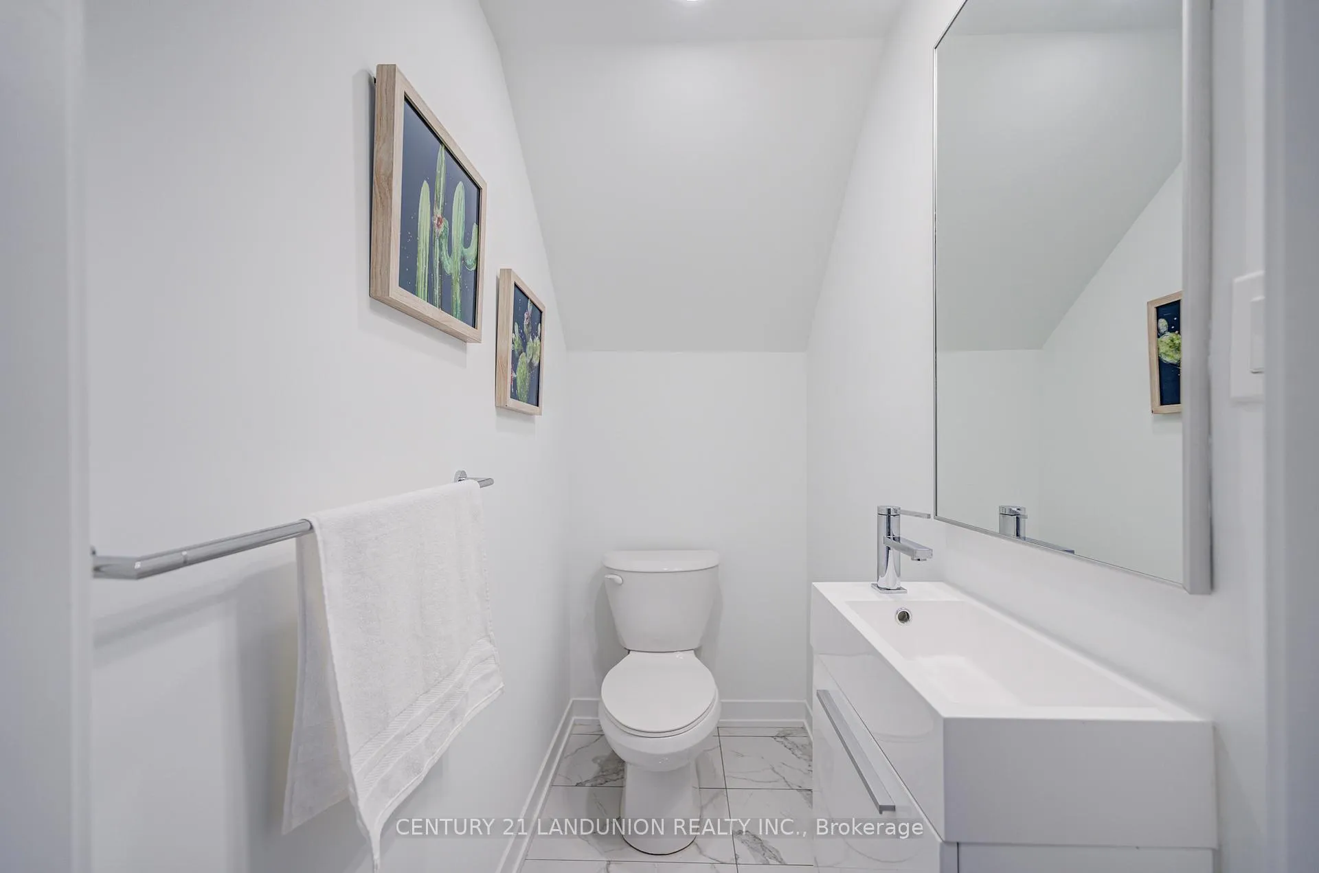 Photo 12 of 70 Turtle Island Road, Toronto, Englemount-Lawrence — HOMEH