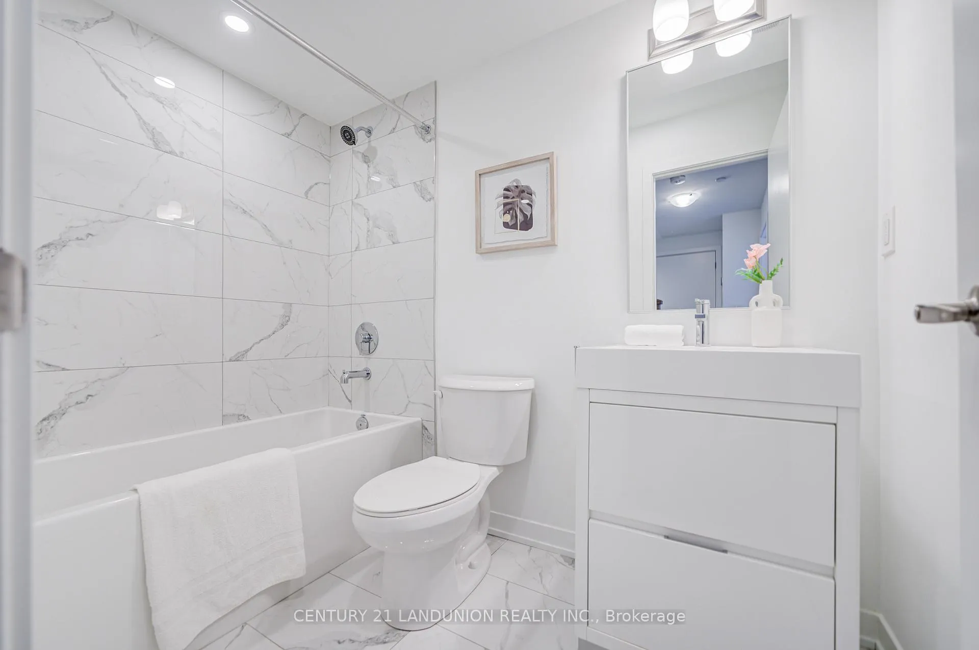 Photo 21 of 70 Turtle Island Road, Toronto, Englemount-Lawrence — HOMEH