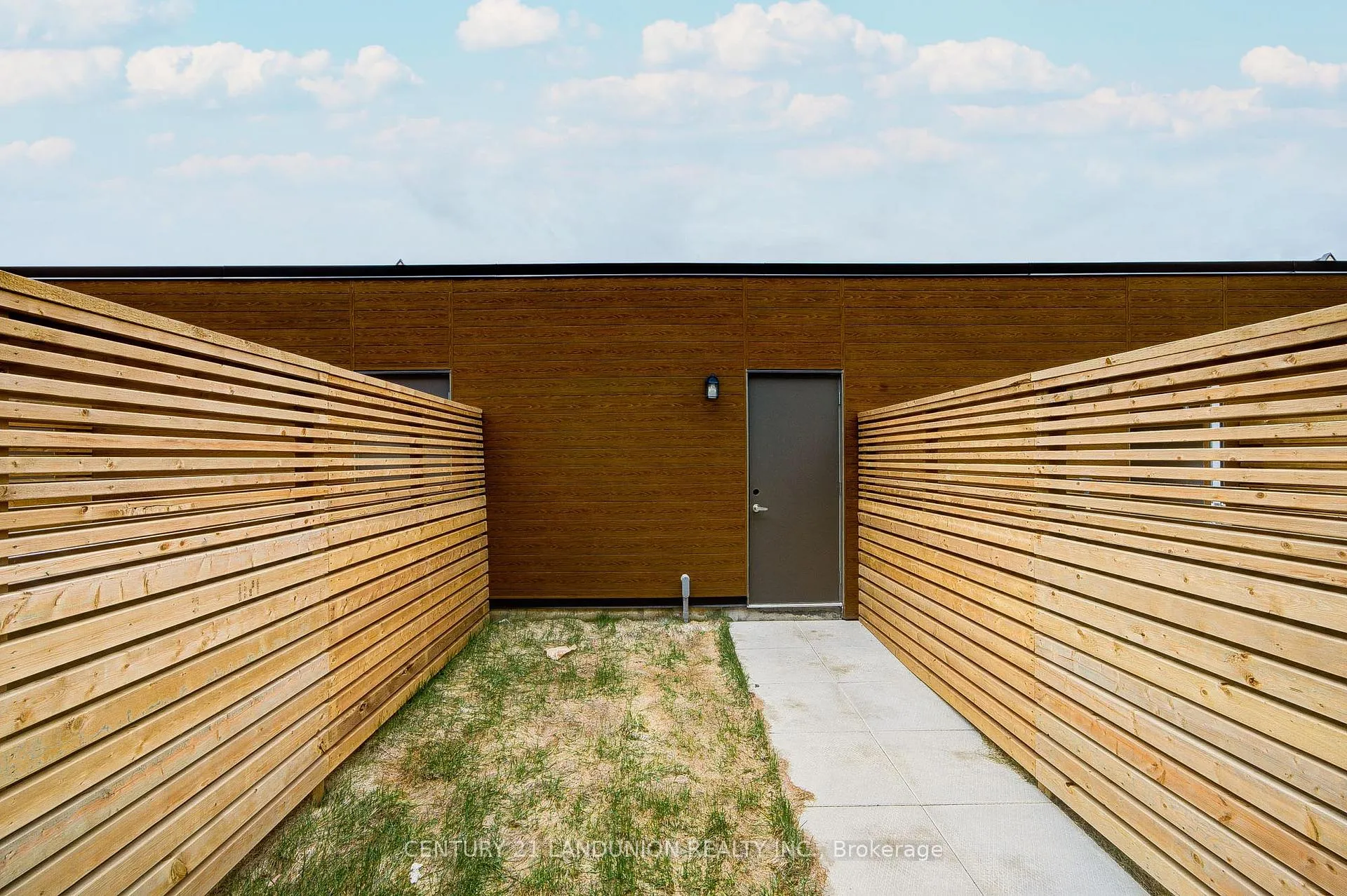 Photo 30 of 70 Turtle Island Road, Toronto, Englemount-Lawrence — HOMEH