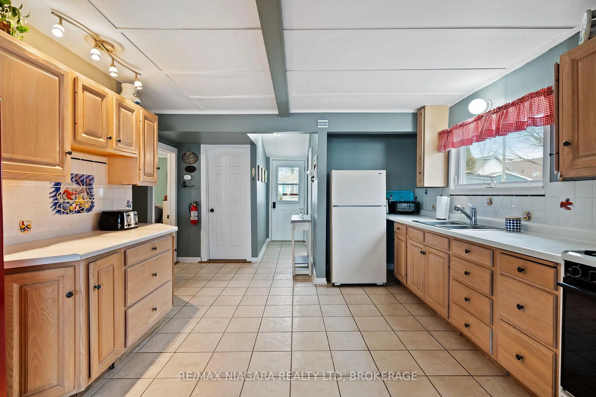 Photo 8 of 12883 Old Lakeshore Road W, Wainfleet, Lakeshore — HOMEH