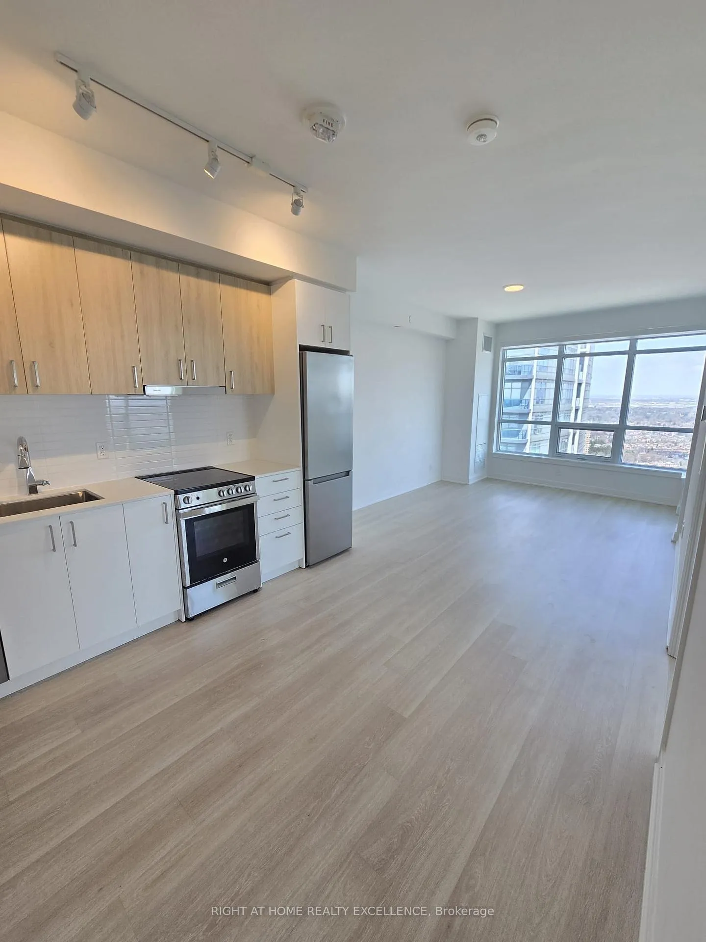 Photo 1 of Unit 3010, 30 Upper Mall Way, Vaughan, Brownridge — HOMEH