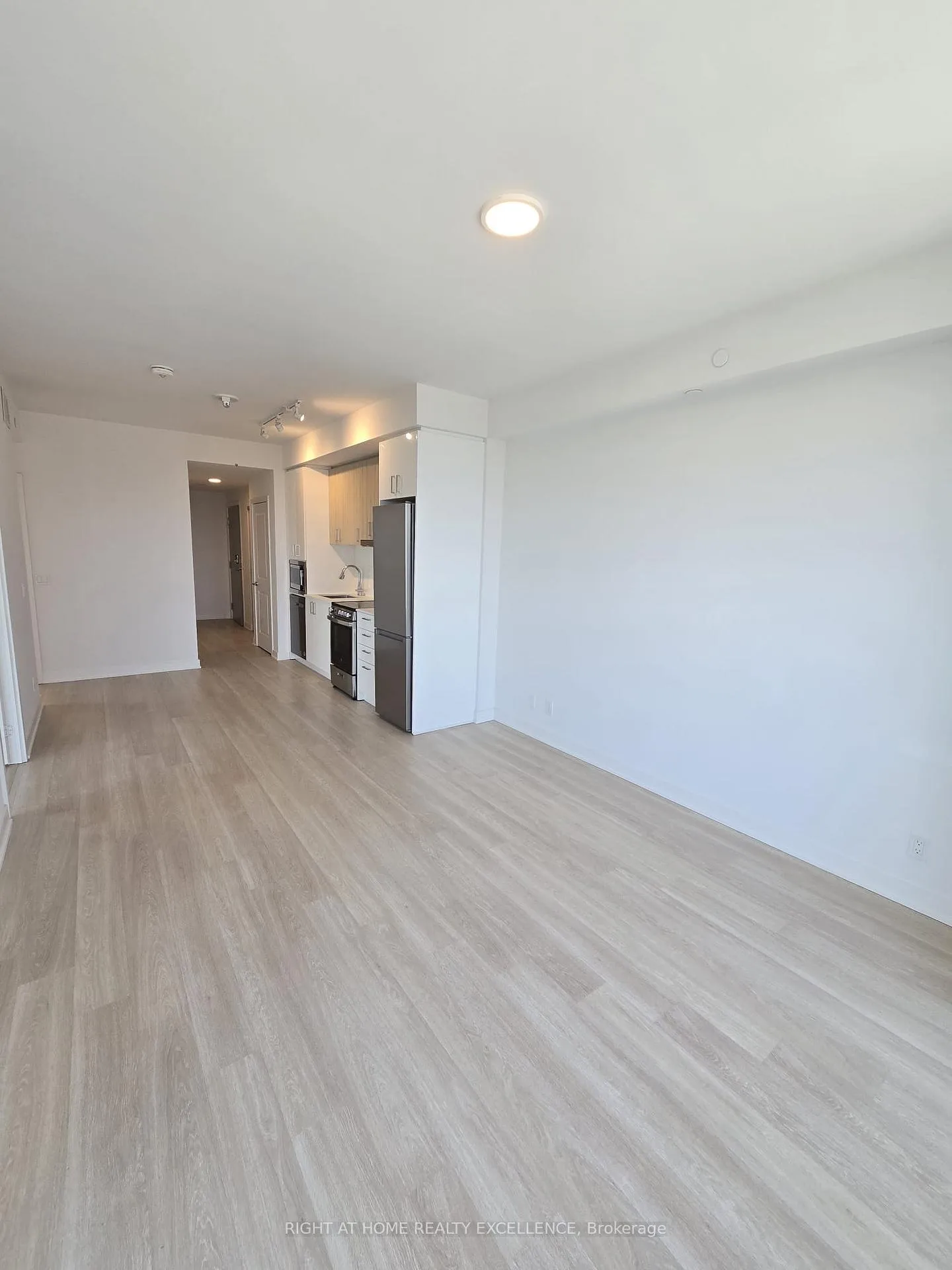 Photo 3 of Unit 3010, 30 Upper Mall Way, Vaughan, Brownridge — HOMEH