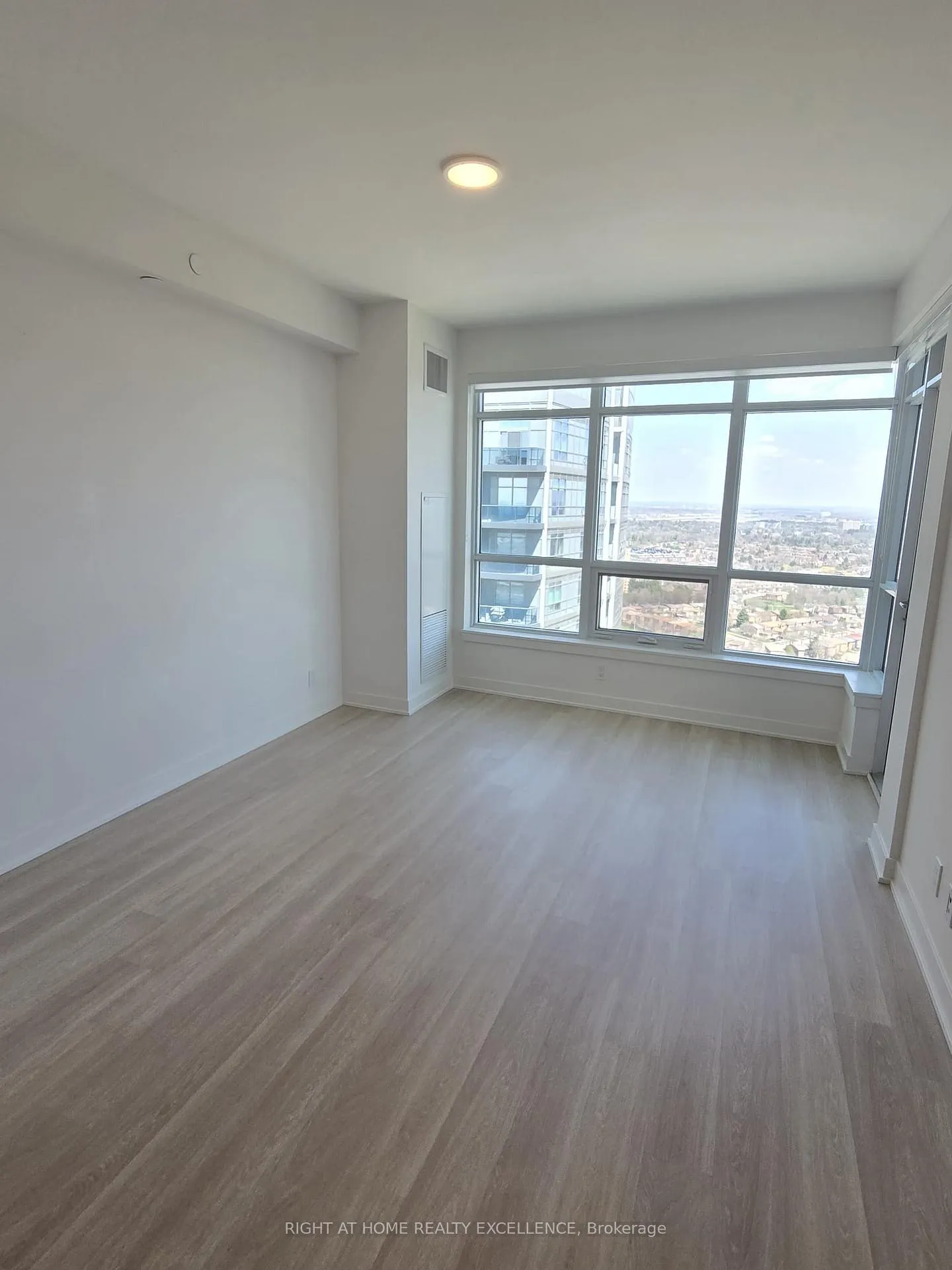 Photo 5 of Unit 3010, 30 Upper Mall Way, Vaughan, Brownridge — HOMEH