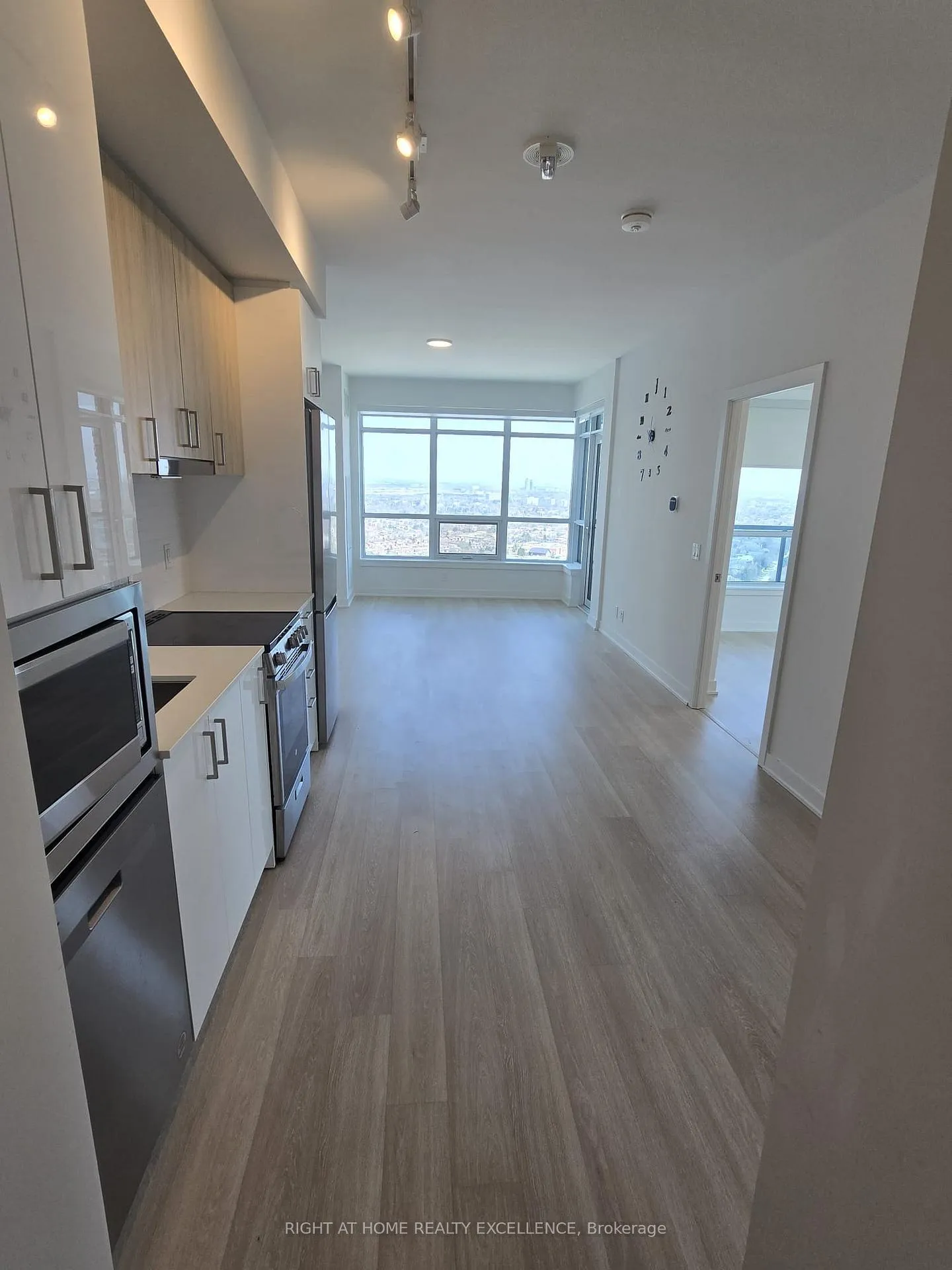 Photo 8 of Unit 3010, 30 Upper Mall Way, Vaughan, Brownridge — HOMEH
