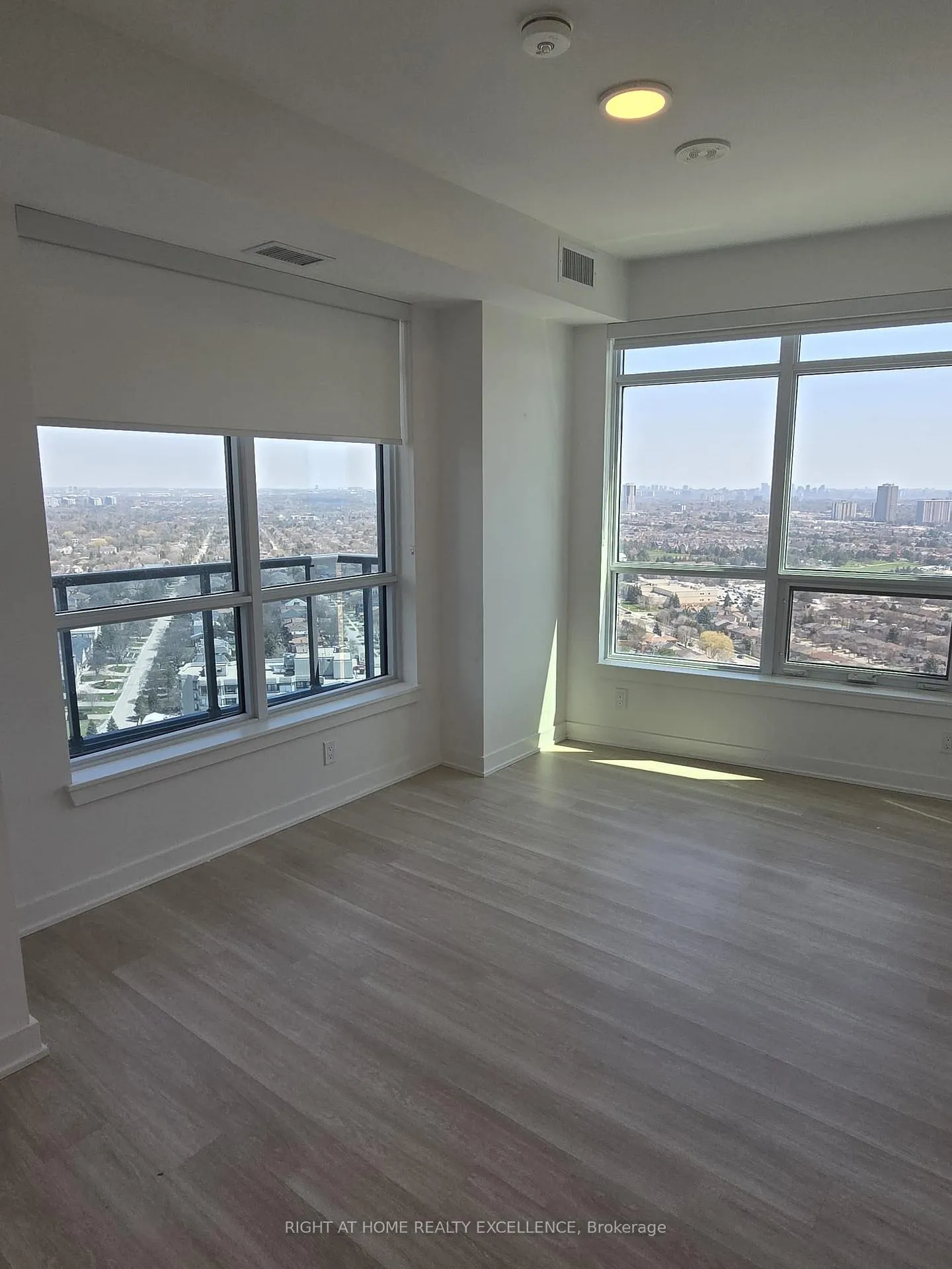 Photo 9 of Unit 3010, 30 Upper Mall Way, Vaughan, Brownridge — HOMEH