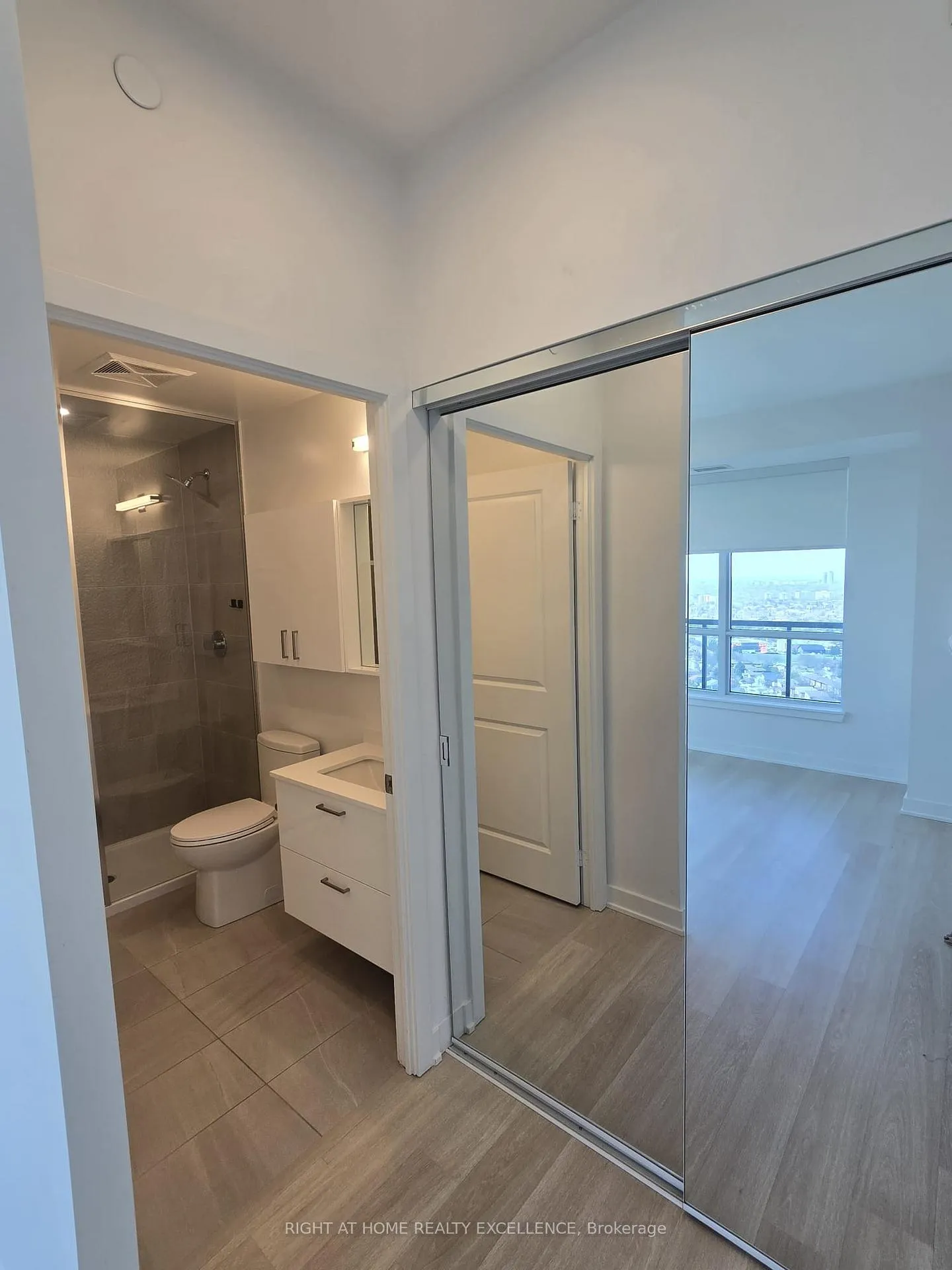 Photo 10 of Unit 3010, 30 Upper Mall Way, Vaughan, Brownridge — HOMEH