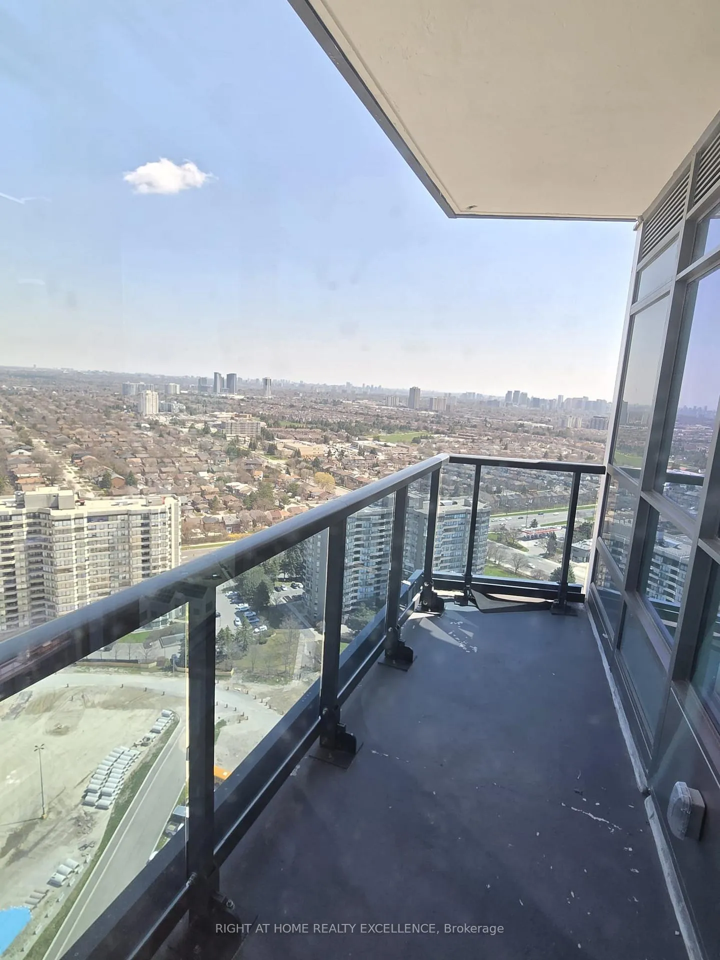 Photo 14 of Unit 3010, 30 Upper Mall Way, Vaughan, Brownridge — HOMEH