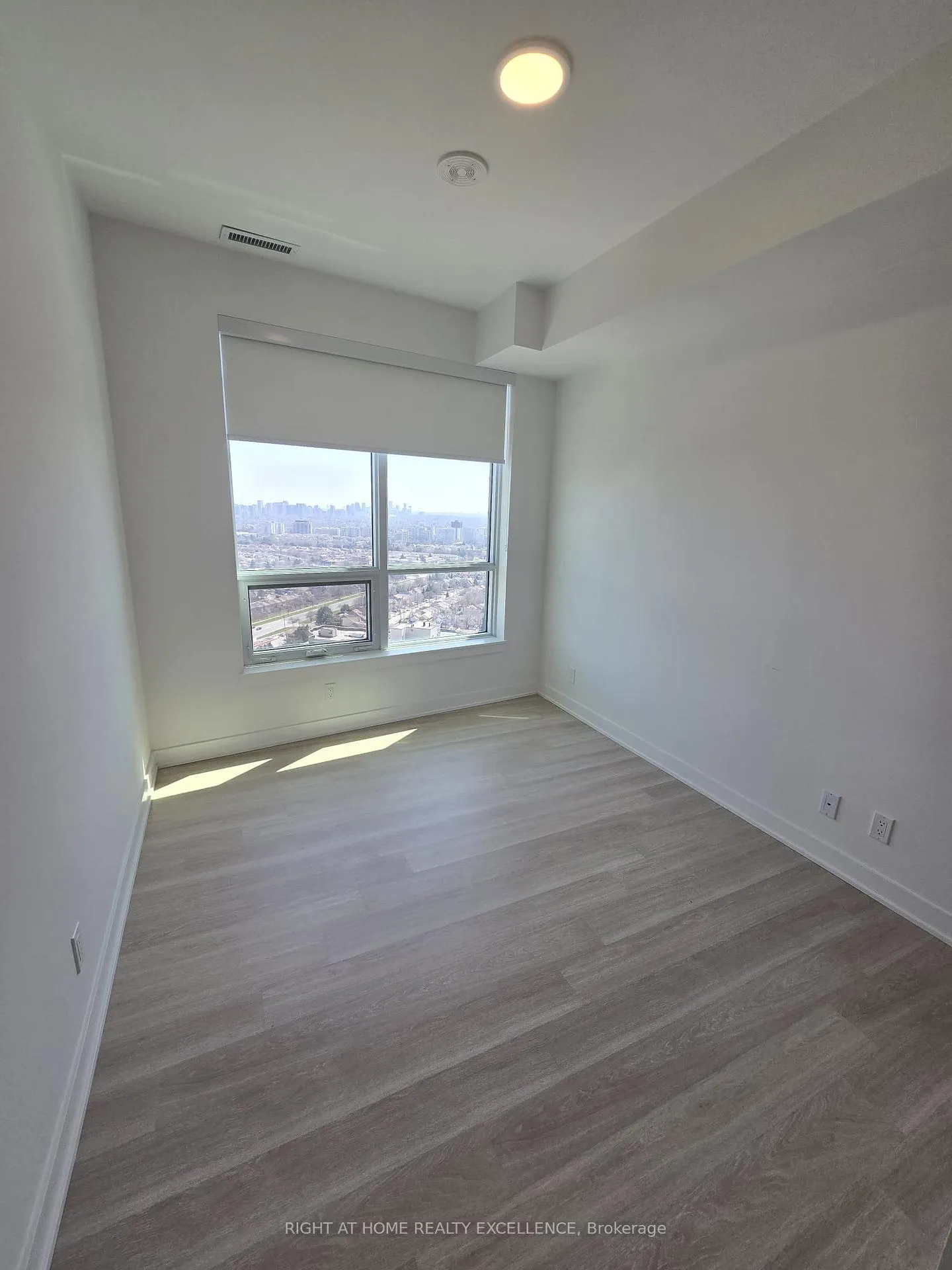 Photo 16 of Unit 3010, 30 Upper Mall Way, Vaughan, Brownridge — HOMEH