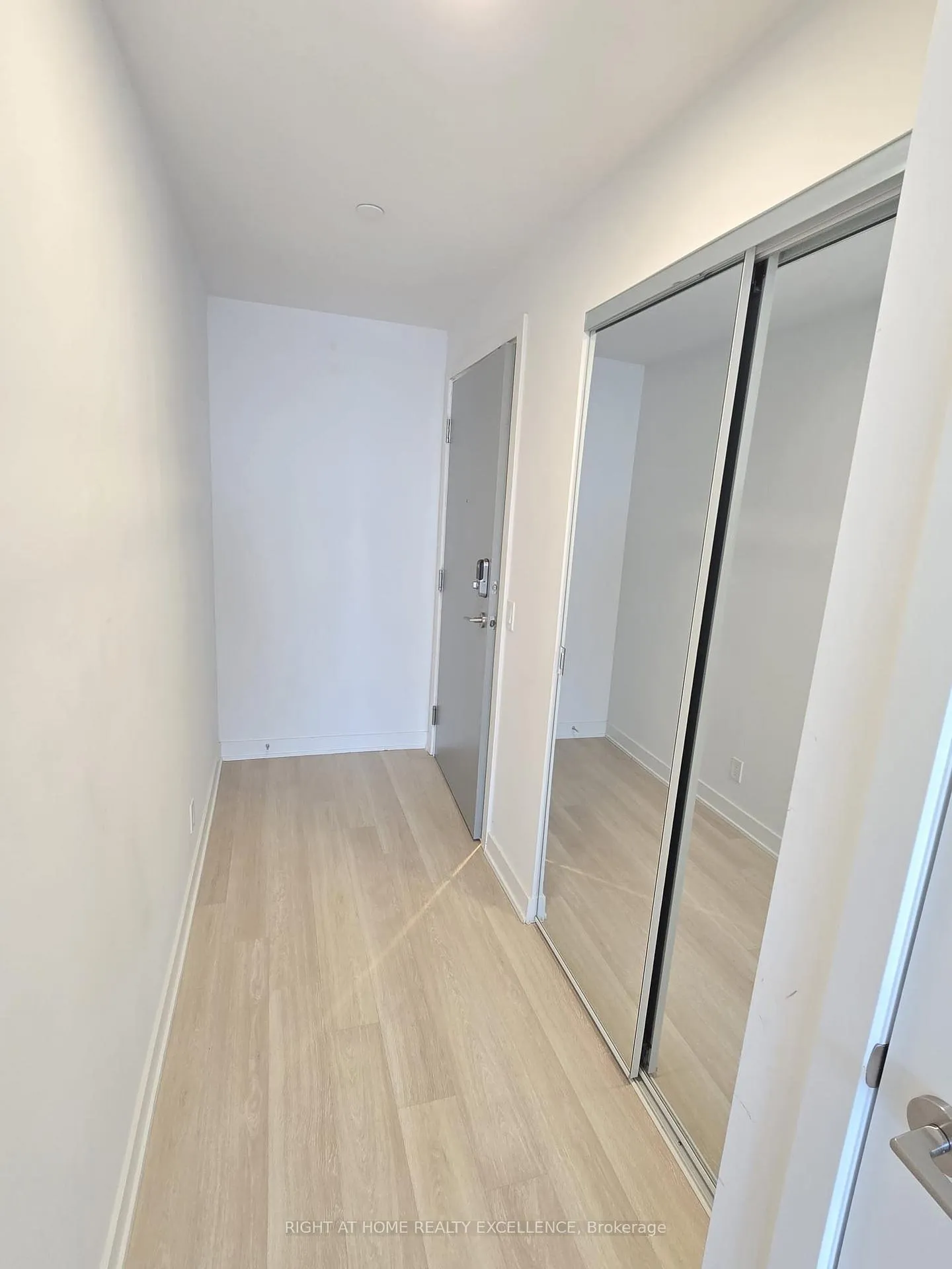 Photo 19 of Unit 3010, 30 Upper Mall Way, Vaughan, Brownridge — HOMEH