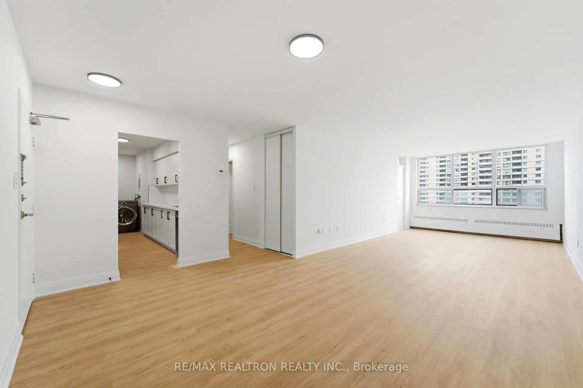 Photo 3 of Unit 1410, 370 Dixon Road, Etobicoke, Kingsview Village-The Westway — HOMEH