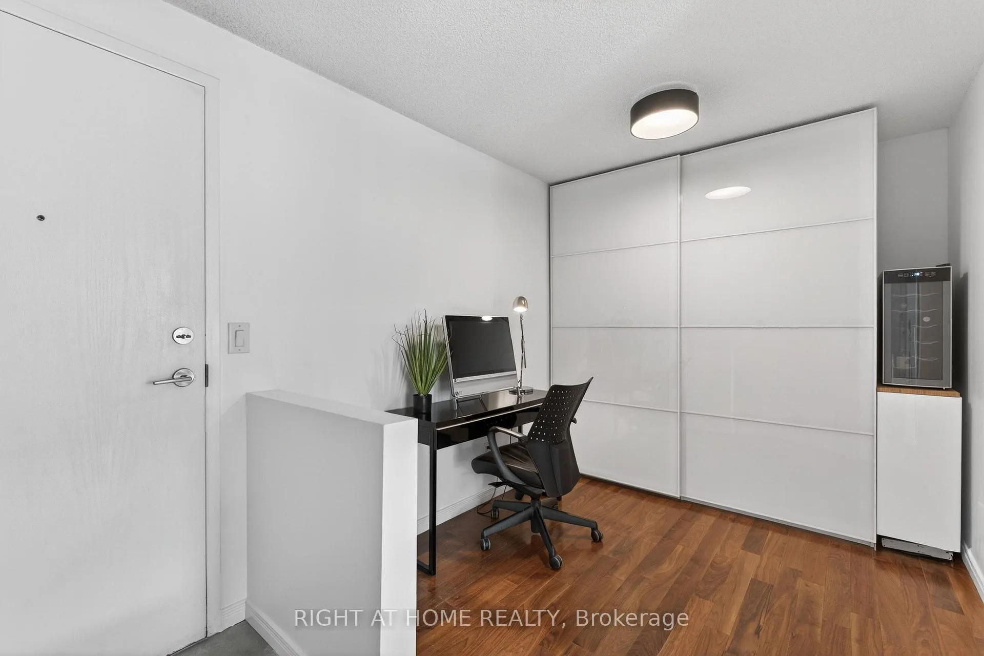 Photo 4 of Unit 534, 109 Front Street E, Toronto, Waterfront Communities — HOMEH