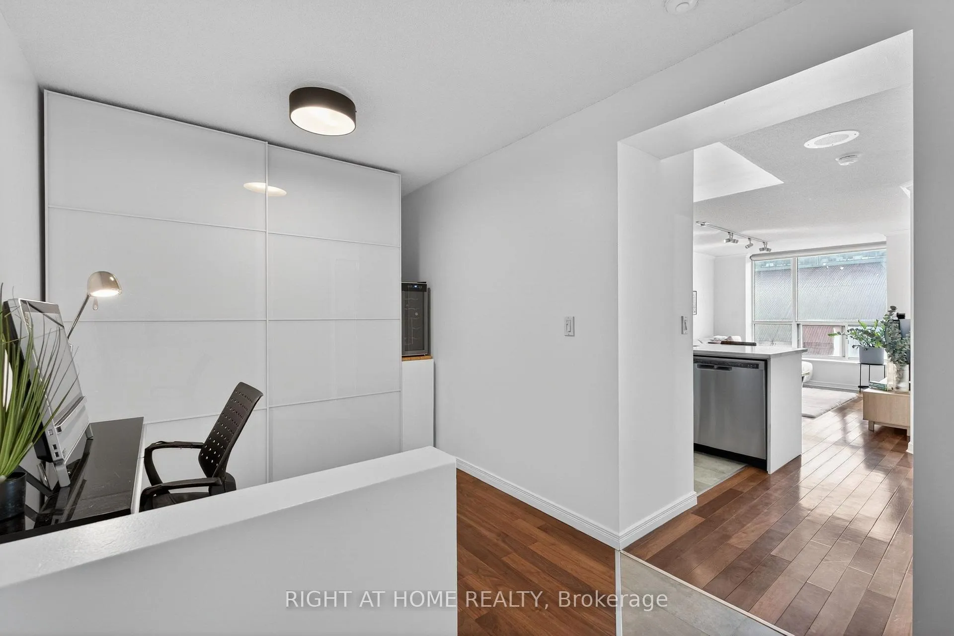 Photo 5 of Unit 534, 109 Front Street E, Toronto, Waterfront Communities — HOMEH