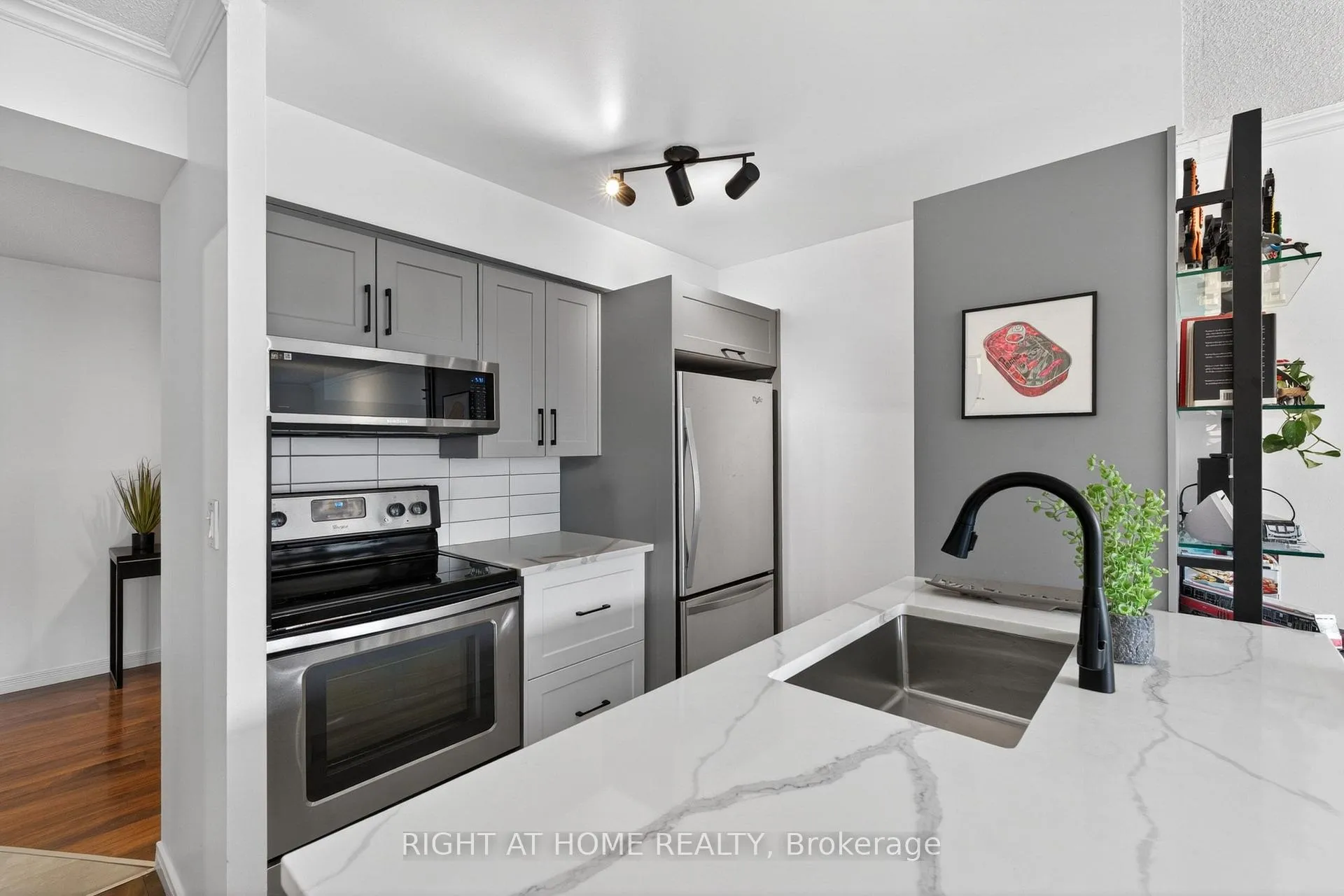 Photo 7 of Unit 534, 109 Front Street E, Toronto, Waterfront Communities — HOMEH