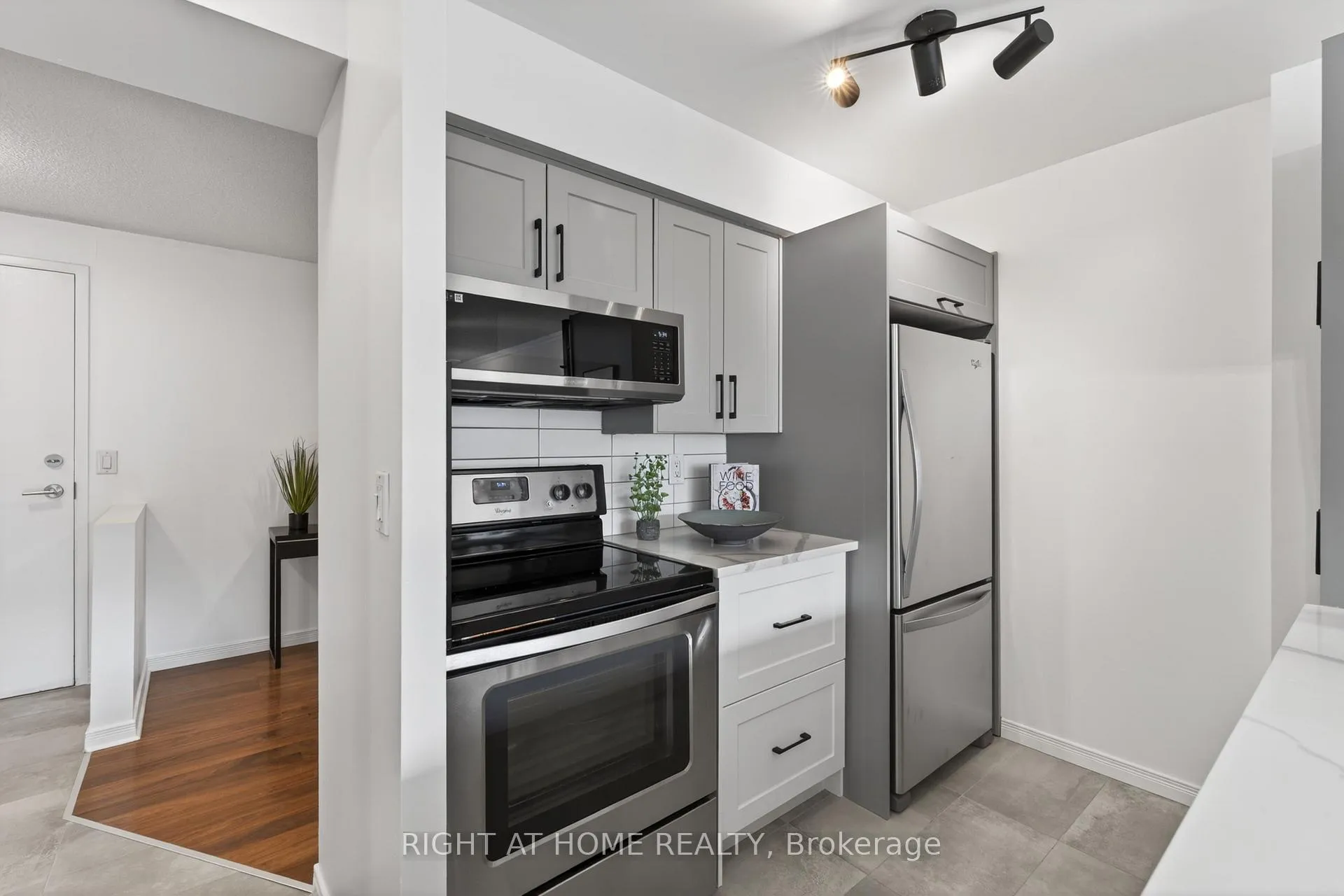 Photo 8 of Unit 534, 109 Front Street E, Toronto, Waterfront Communities — HOMEH