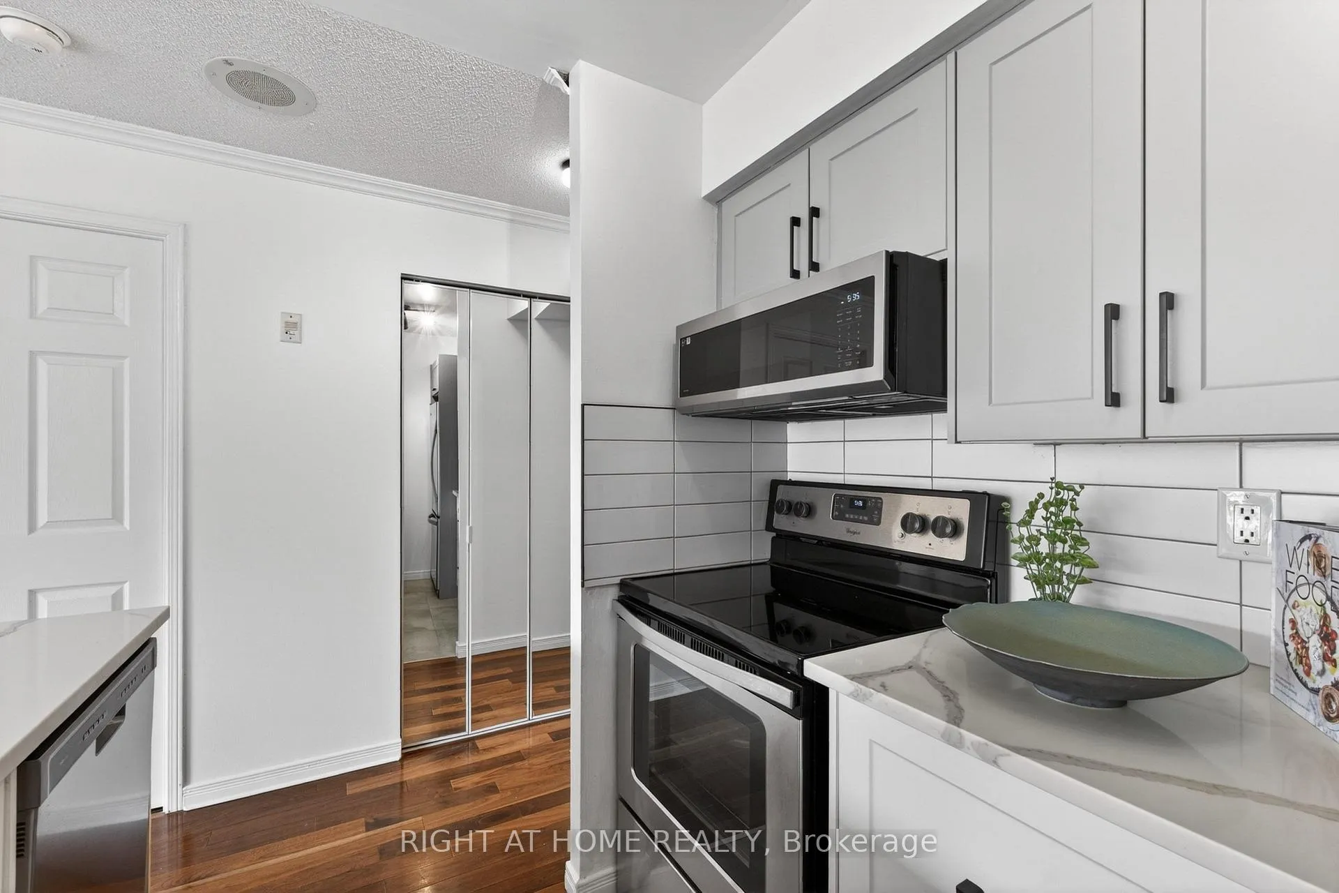Photo 9 of Unit 534, 109 Front Street E, Toronto, Waterfront Communities — HOMEH