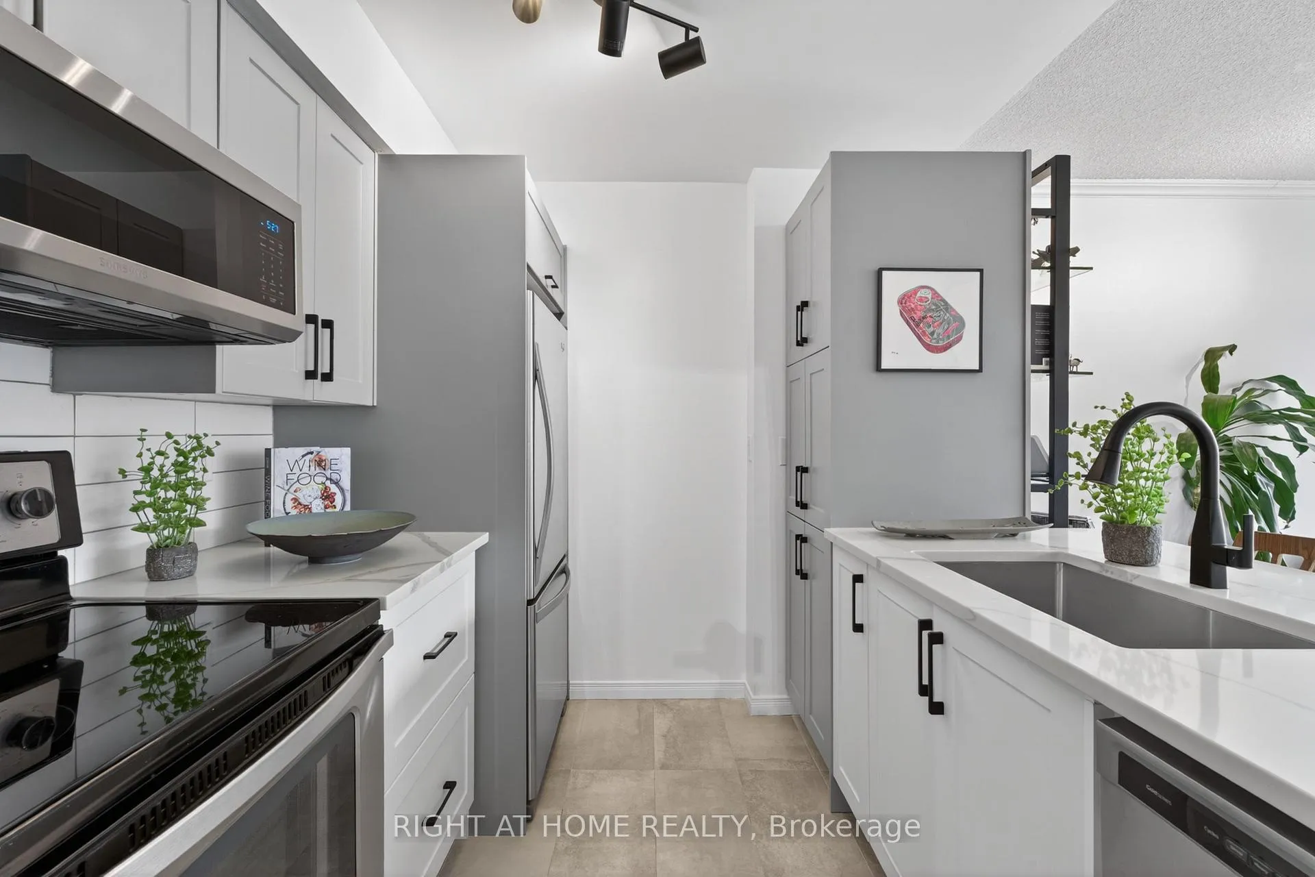 Photo 11 of Unit 534, 109 Front Street E, Toronto, Waterfront Communities — HOMEH