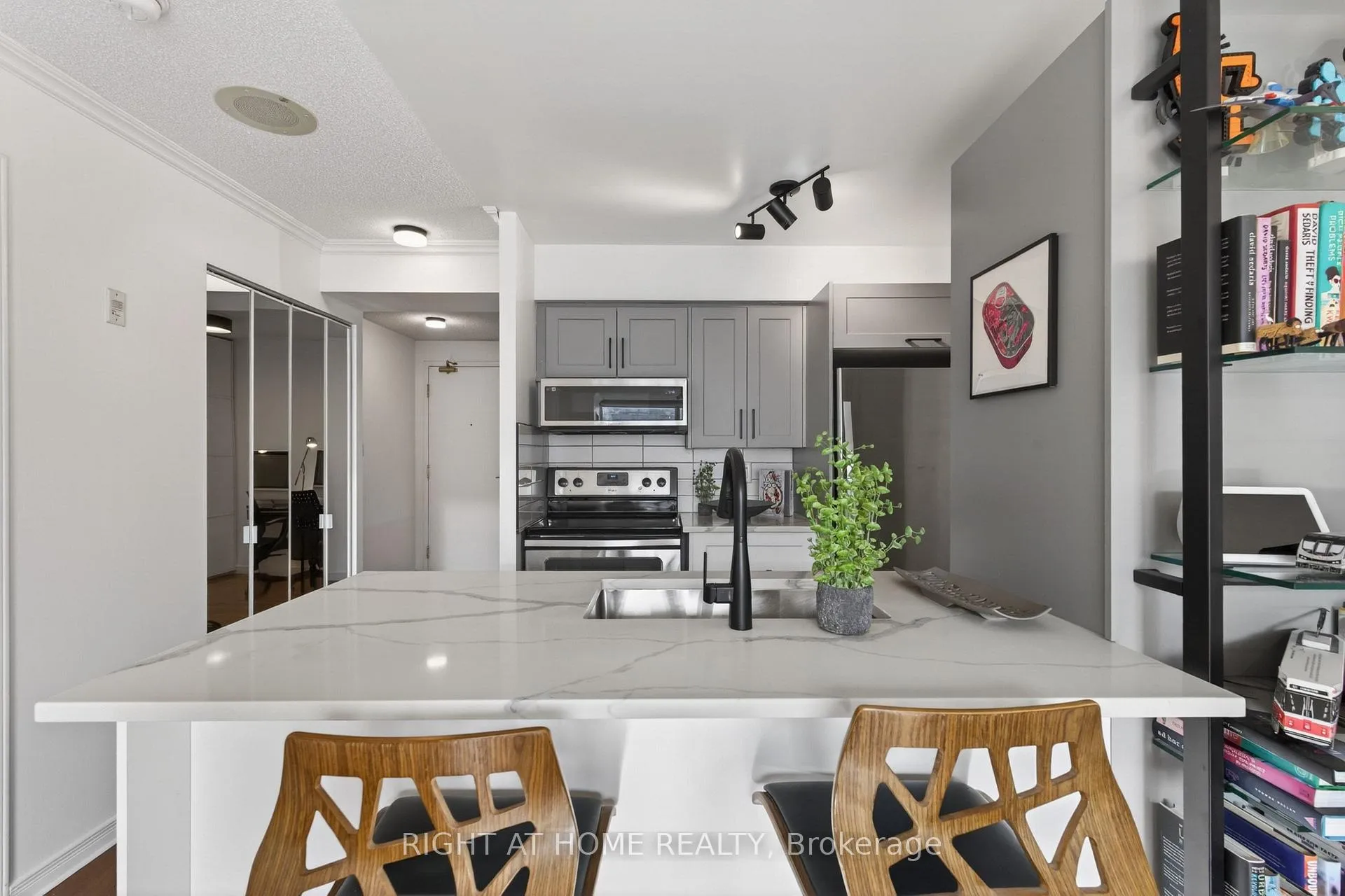 Photo 17 of Unit 534, 109 Front Street E, Toronto, Waterfront Communities — HOMEH