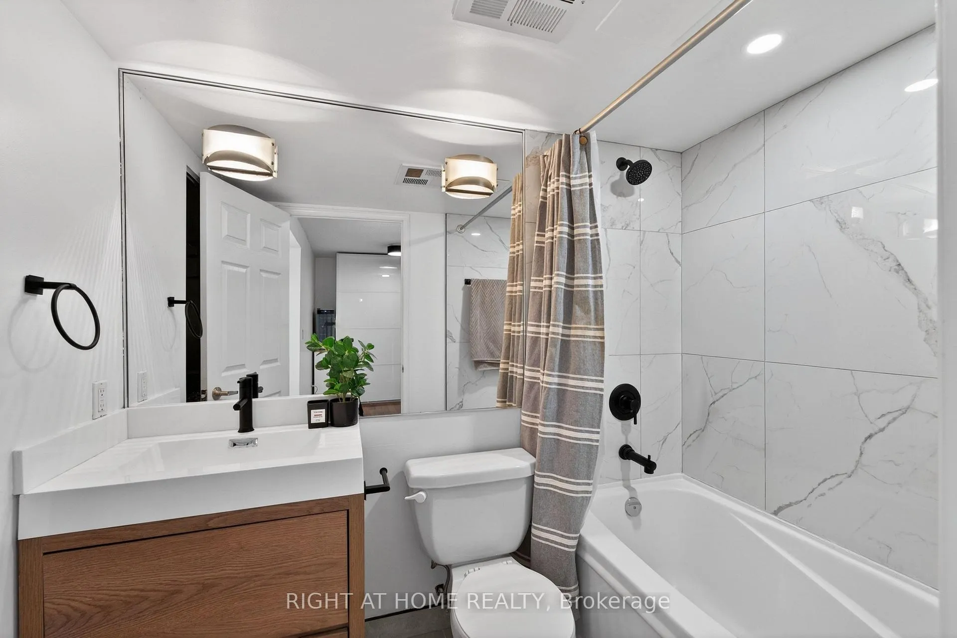 Photo 29 of Unit 534, 109 Front Street E, Toronto, Waterfront Communities — HOMEH