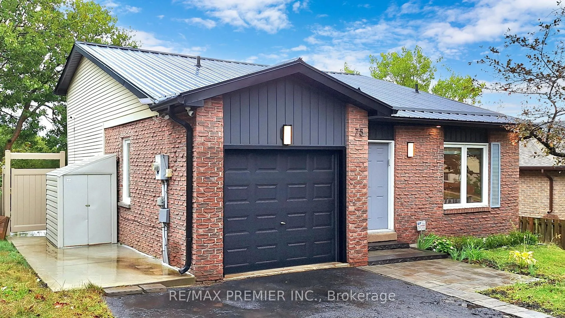 Photo 2 of 75 Fox Run, Barrie, Letitia Heights — HOMEH