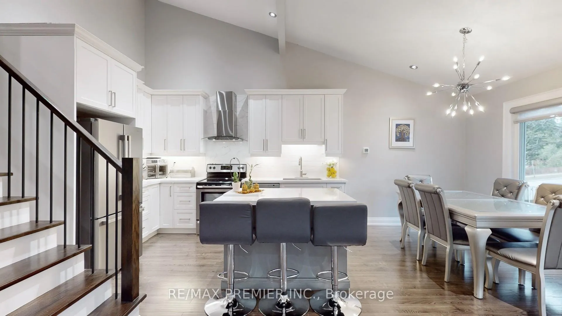Photo 3 of 75 Fox Run, Barrie, Letitia Heights — HOMEH