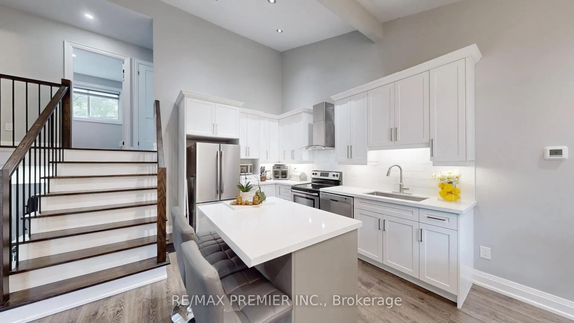 Photo 7 of 75 Fox Run, Barrie, Letitia Heights — HOMEH