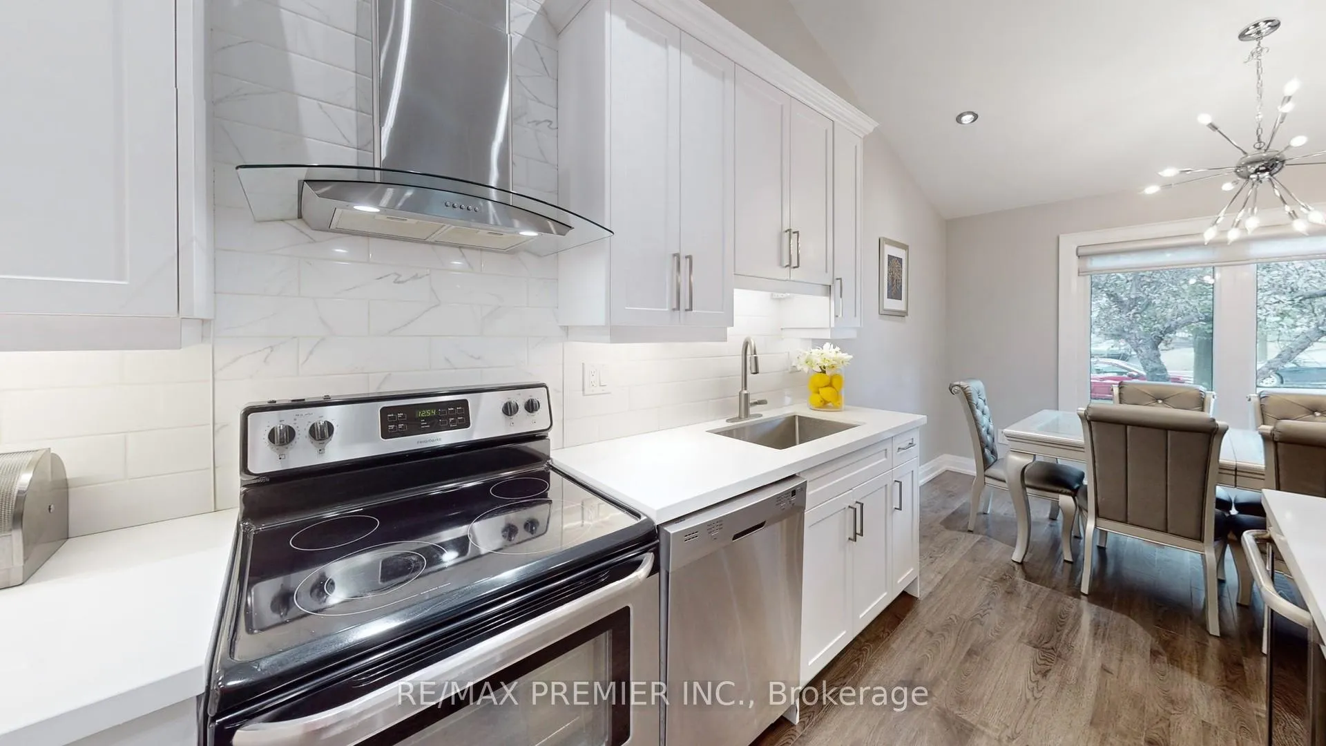 Photo 9 of 75 Fox Run, Barrie, Letitia Heights — HOMEH